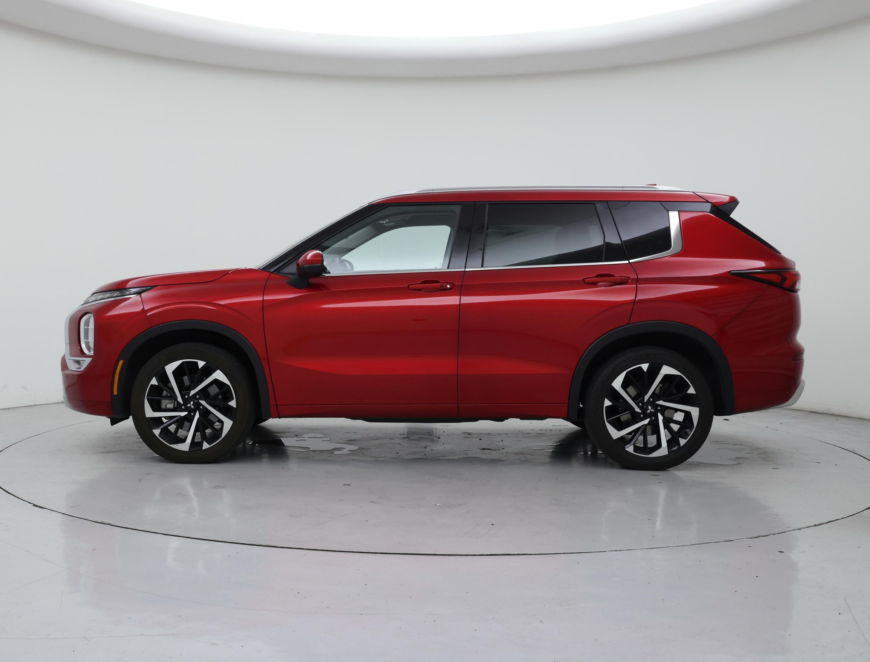 Thumbnail: 2022 Mitsubishi Outlander - 3