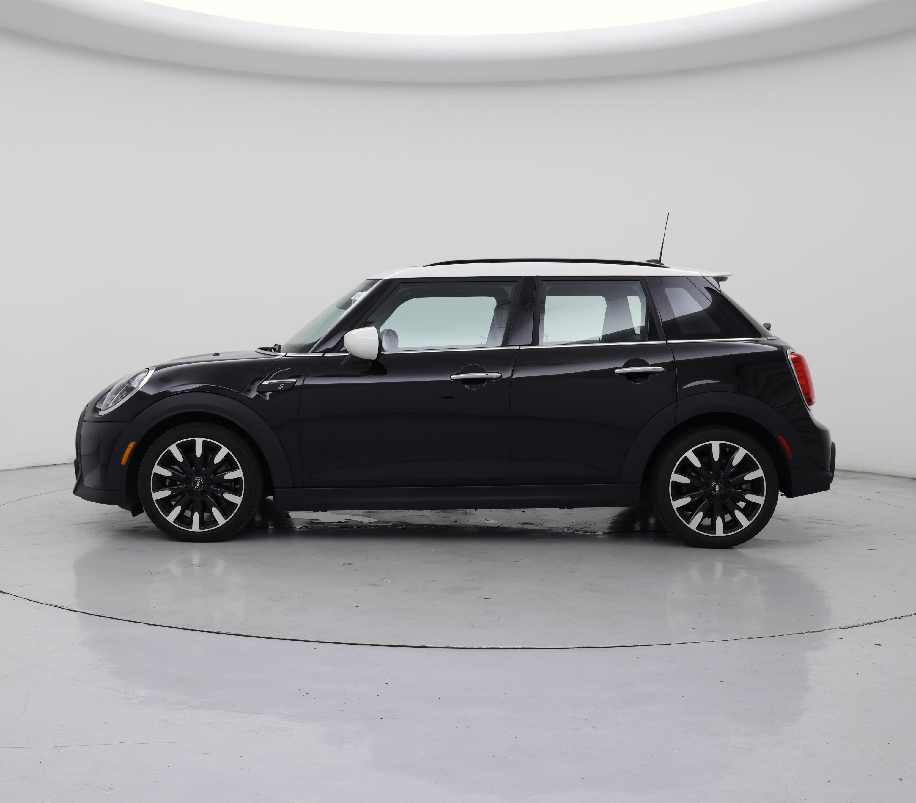 Thumbnail: 2022 MINI Cooper Hardtop - 3