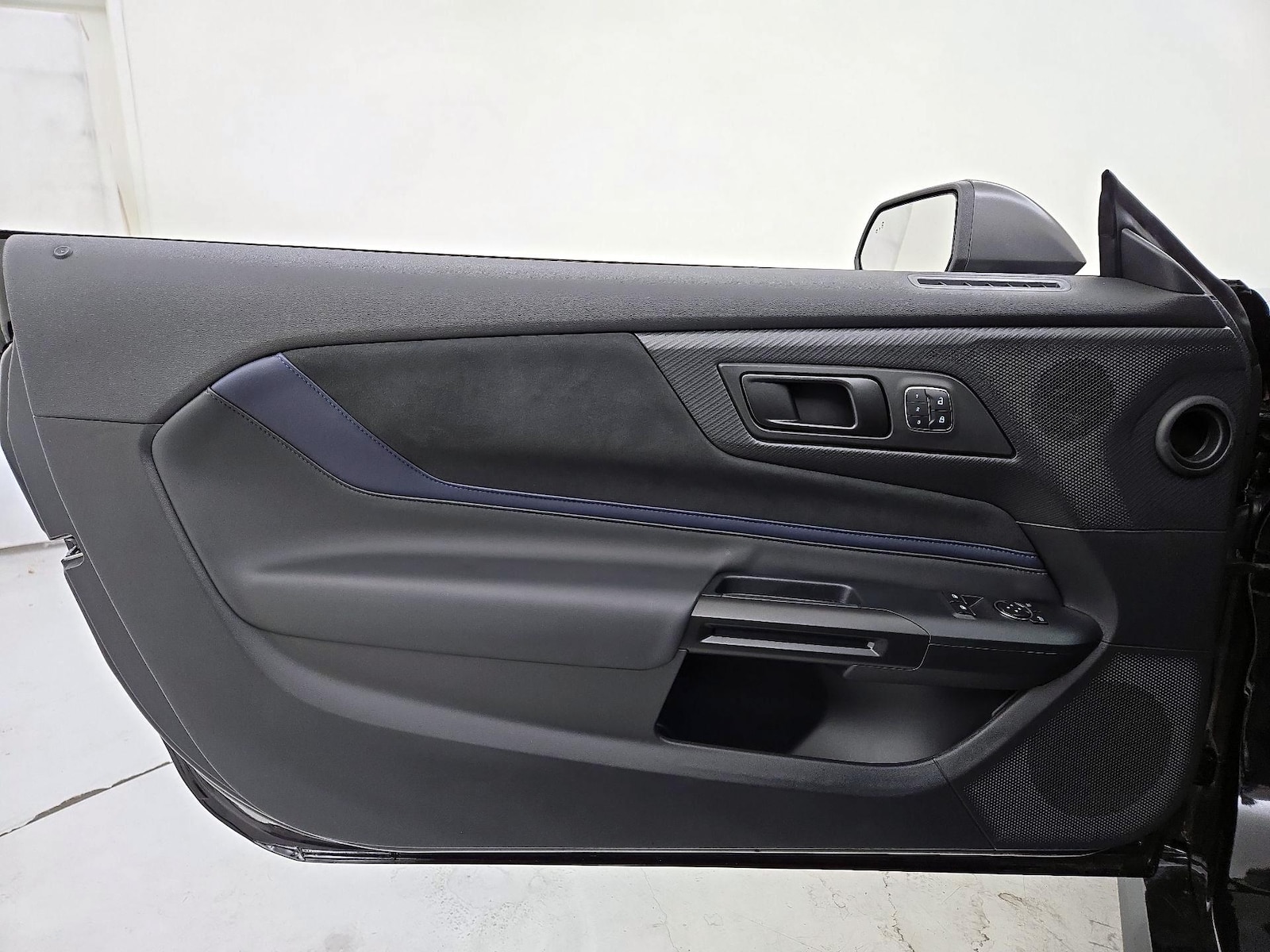 2025 Ford Mustang Dark Horse - Photo 13