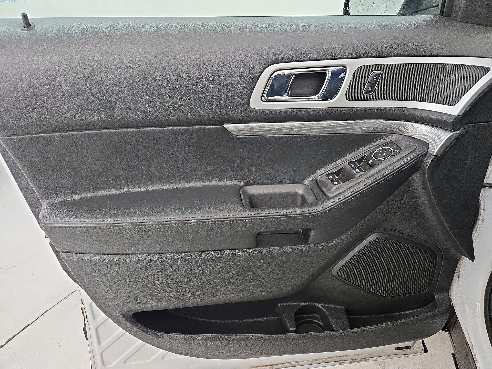 Thumbnail: 2015 Ford Explorer - 12