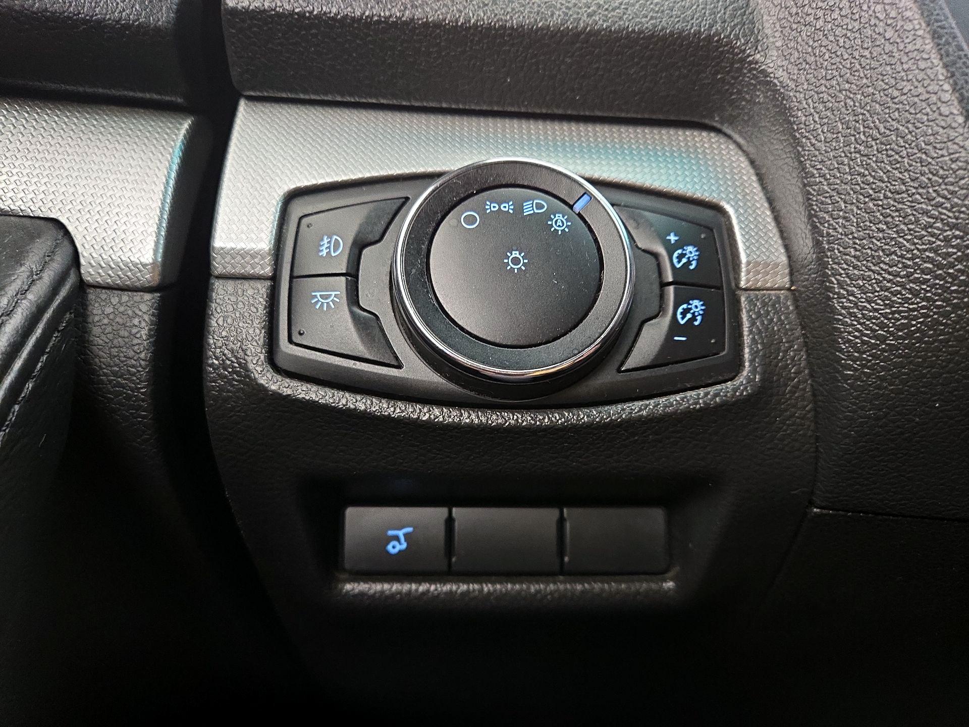 Thumbnail: 2015 Ford Explorer - 13