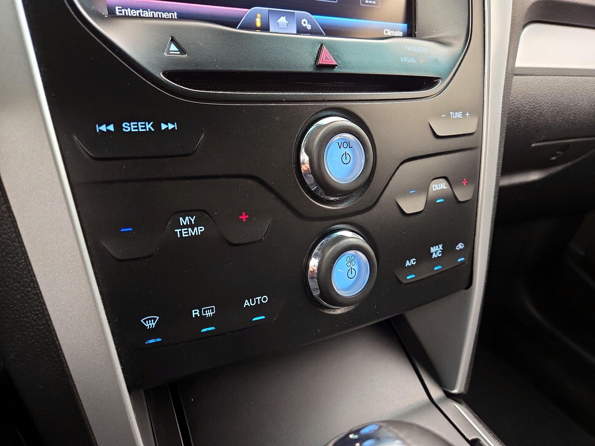 Thumbnail: 2015 Ford Explorer - 17
