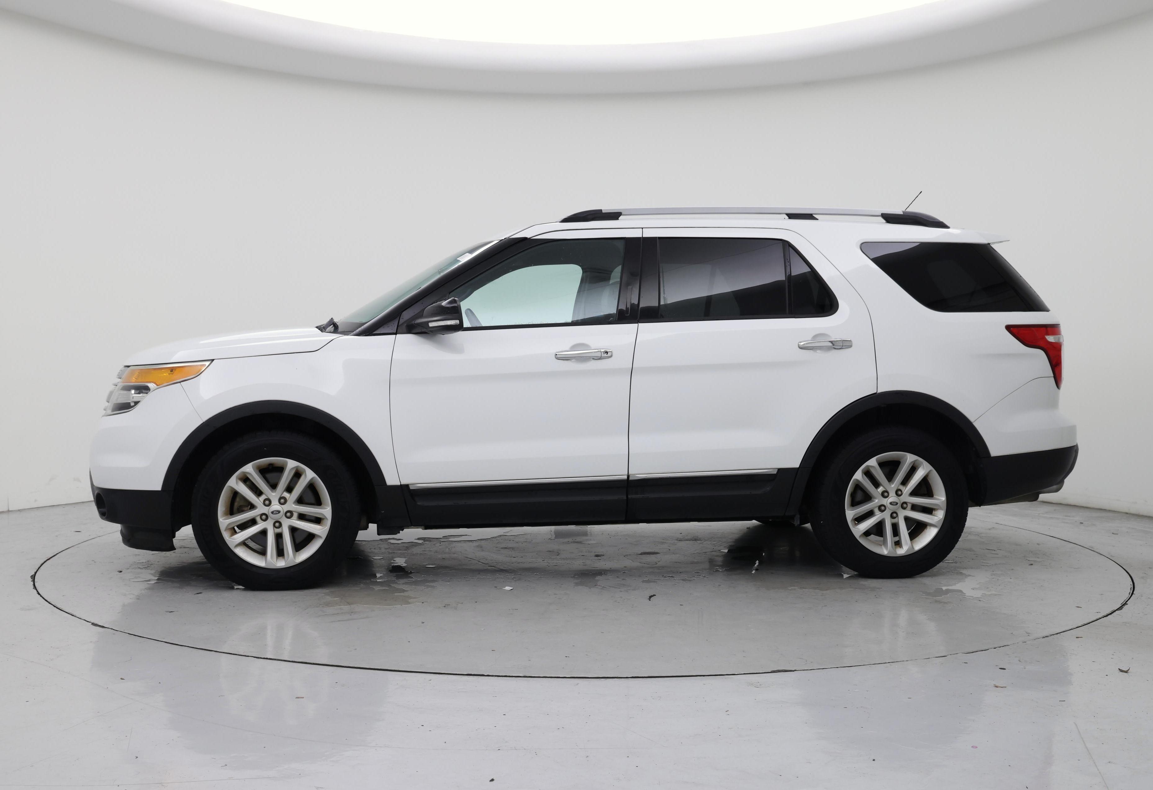 Thumbnail: 2015 Ford Explorer - 3