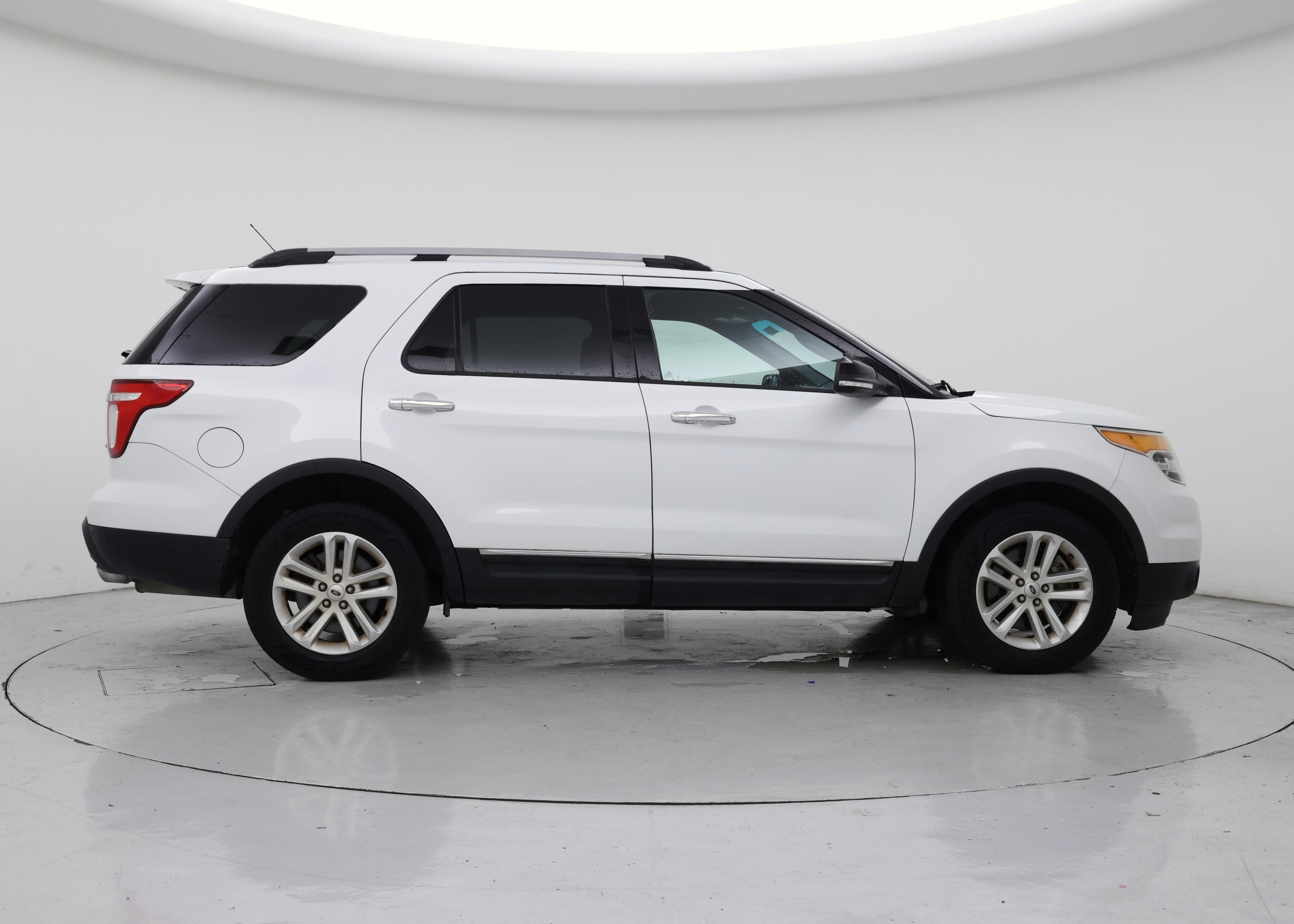 Thumbnail: 2015 Ford Explorer - 7
