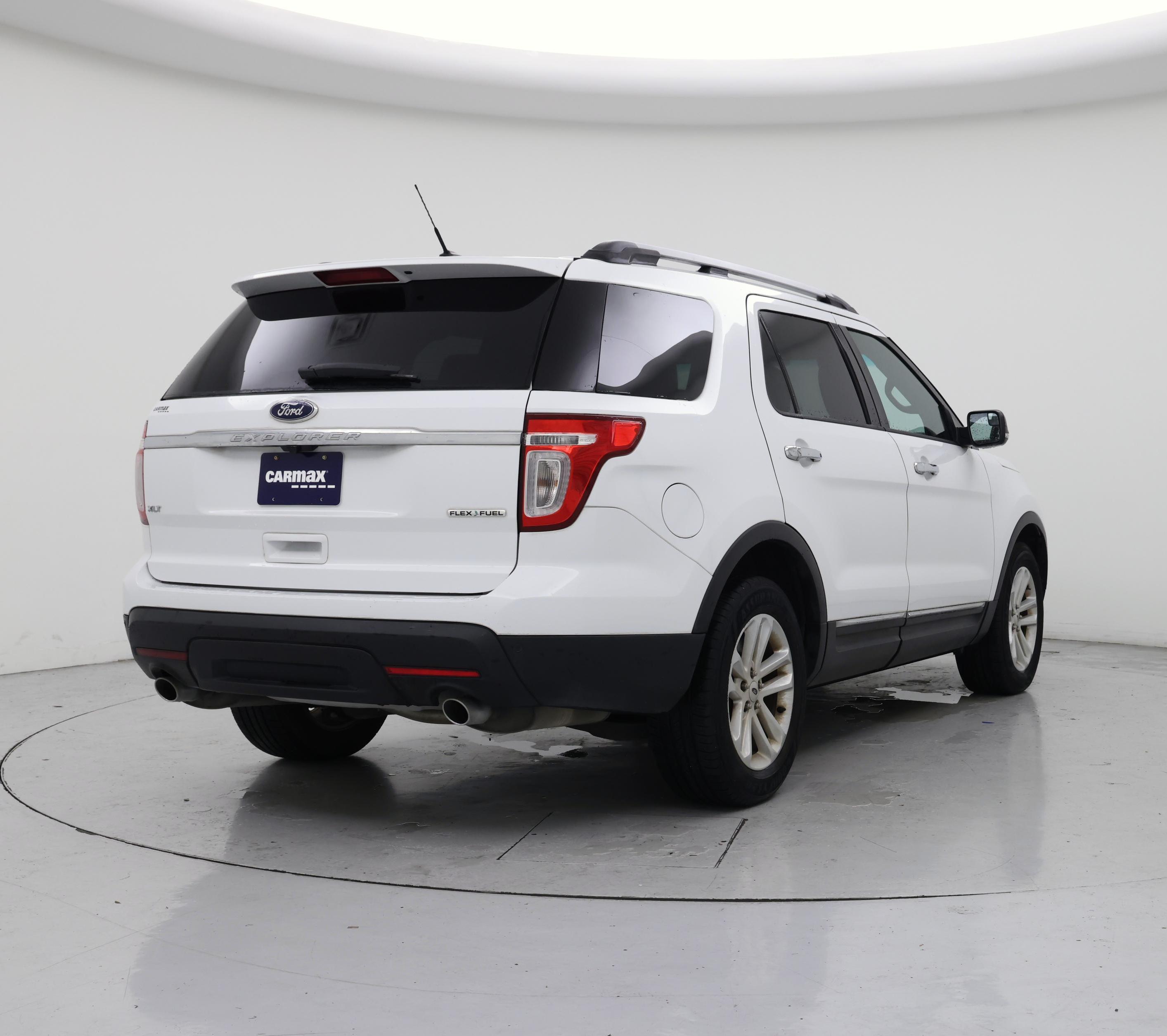 Thumbnail: 2015 Ford Explorer - 8