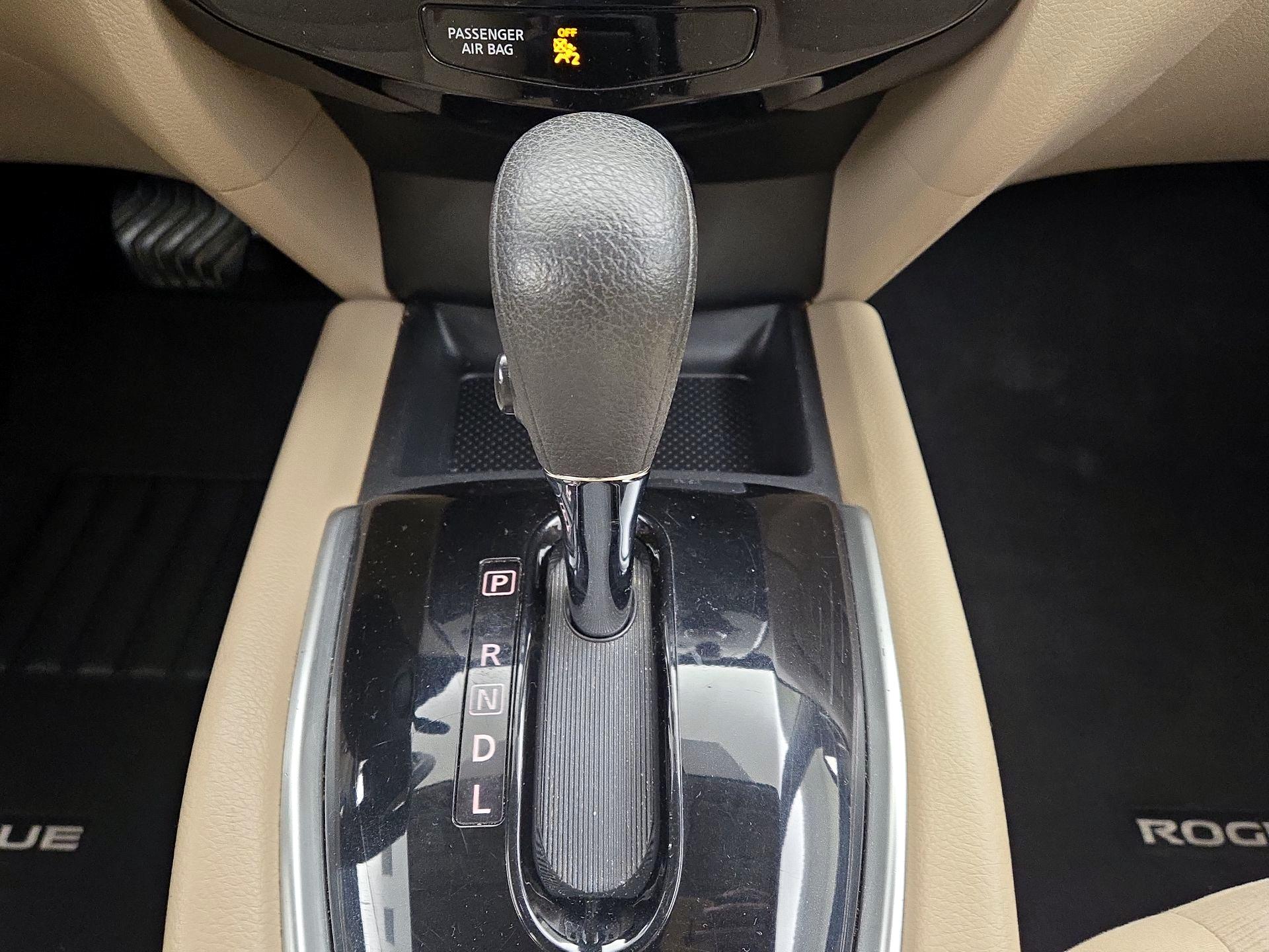 Thumbnail: 2016 Nissan Rogue - 17