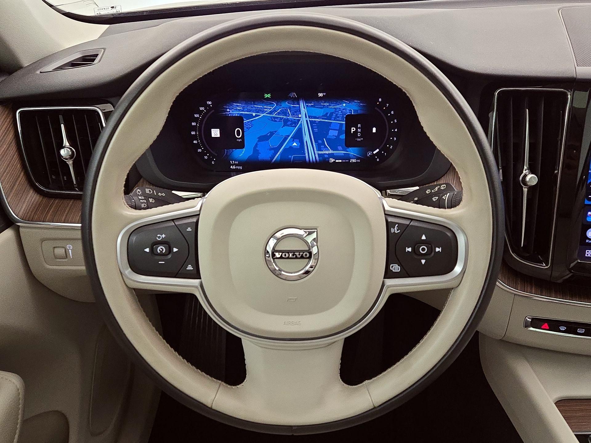 Thumbnail: 2022 Volvo XC60 - 10