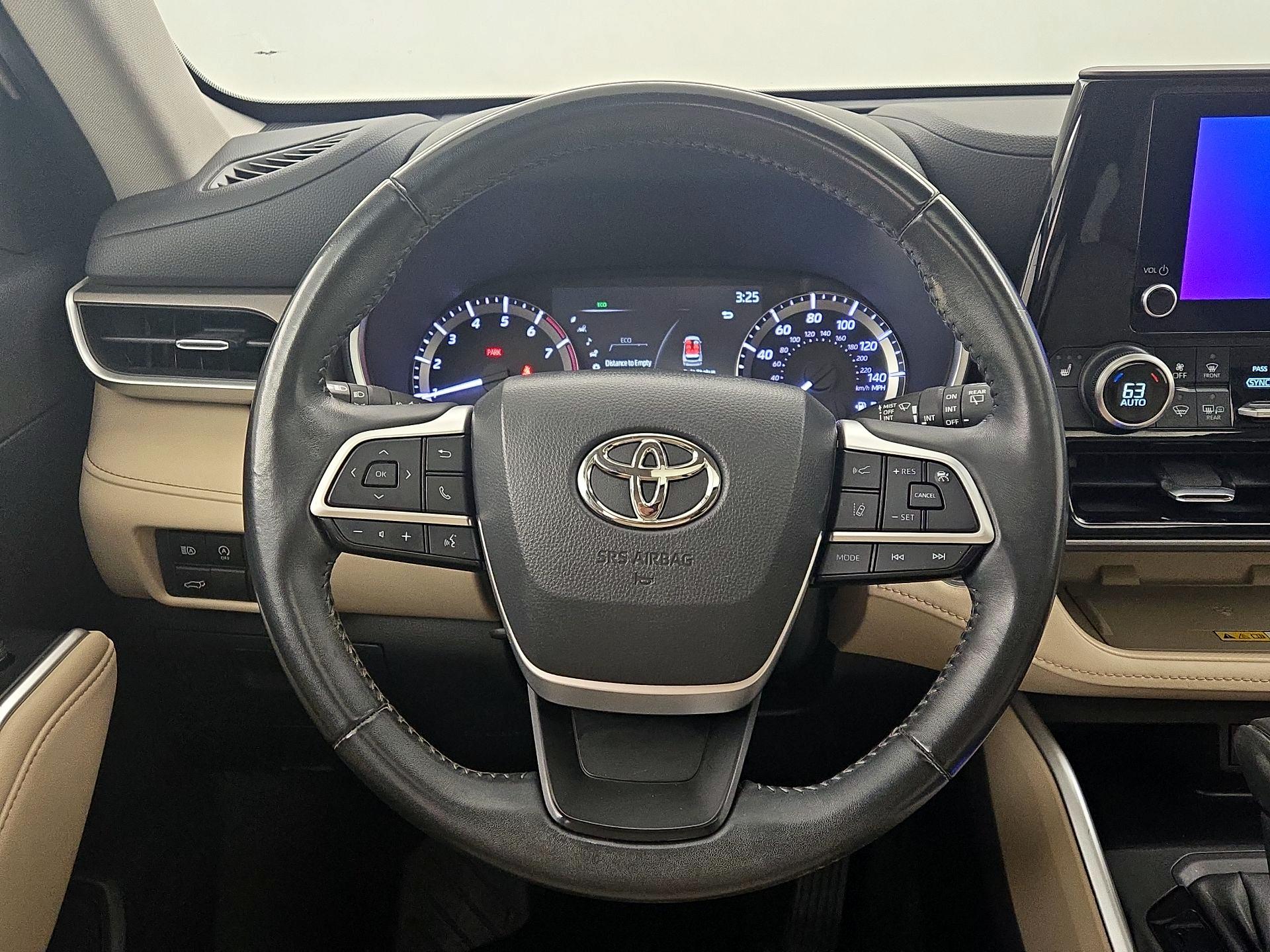 Thumbnail: 2023 Toyota Highlander - 10