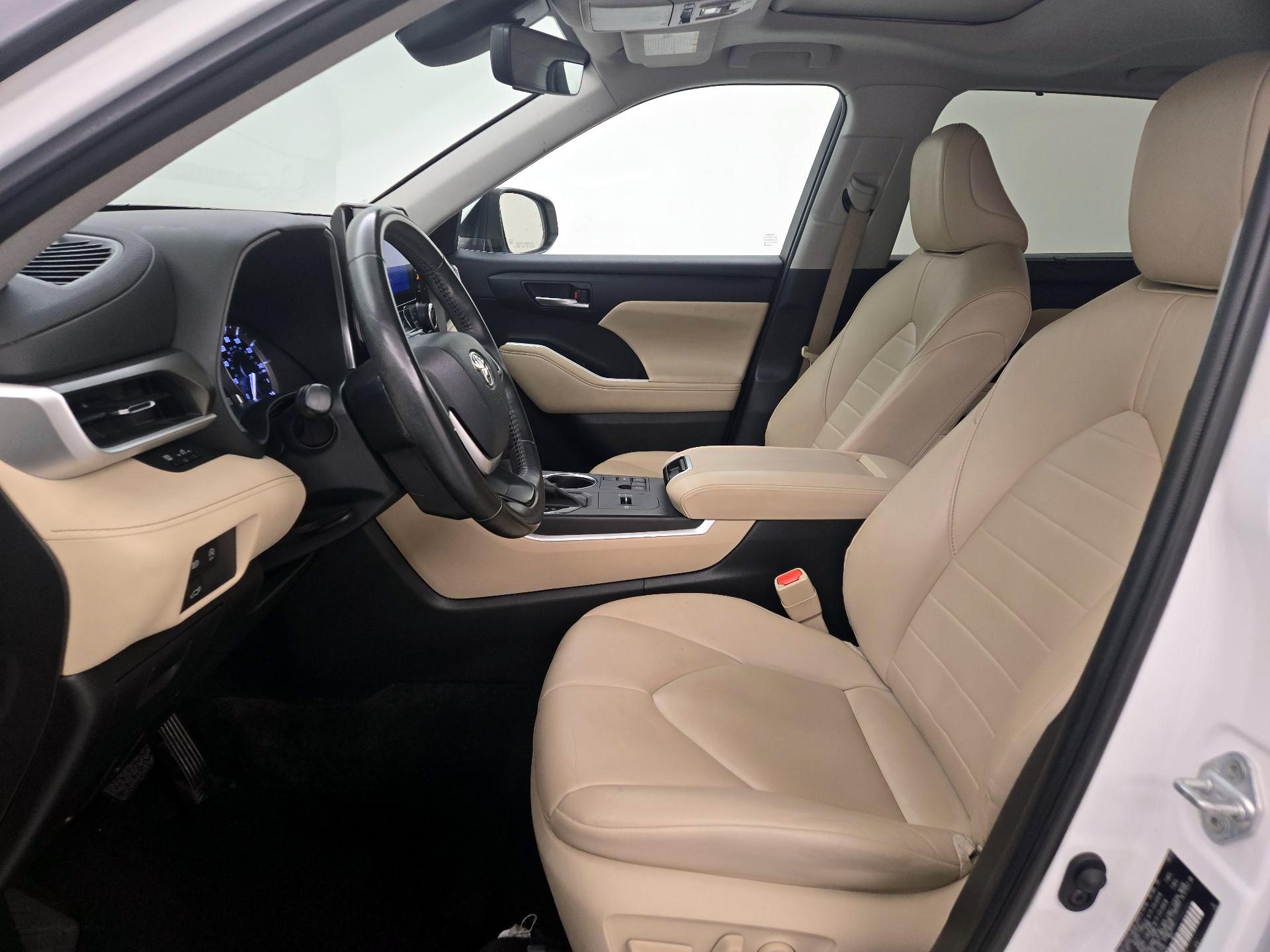 Thumbnail: 2023 Toyota Highlander - 11