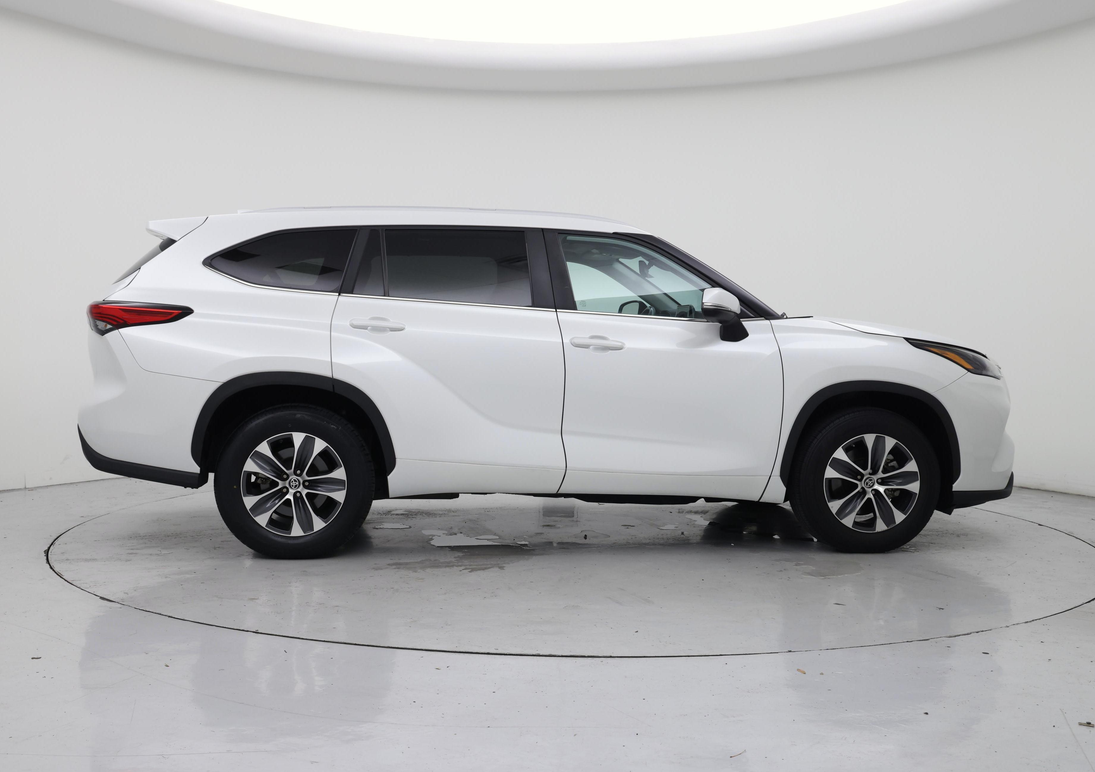 Thumbnail: 2023 Toyota Highlander - 7