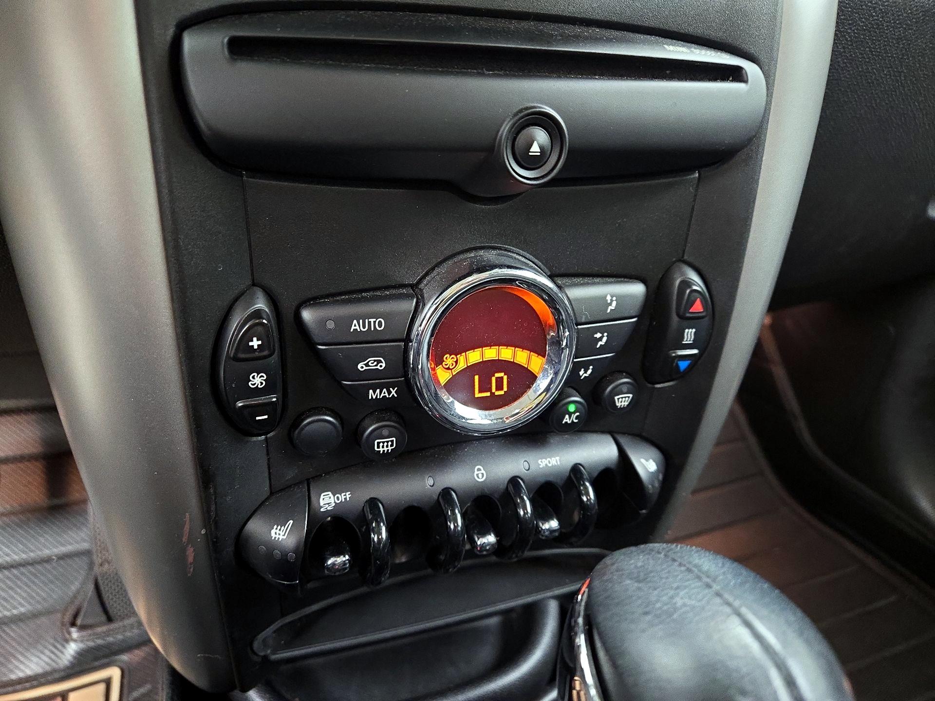 Thumbnail: 2015 MINI Cooper Countryman - 14