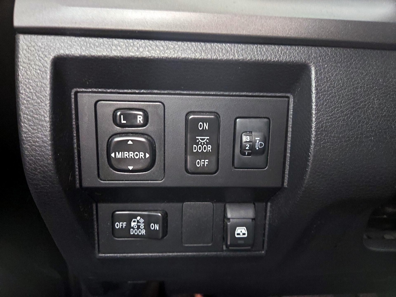2016 Toyota Tundra SR5 - Photo 14