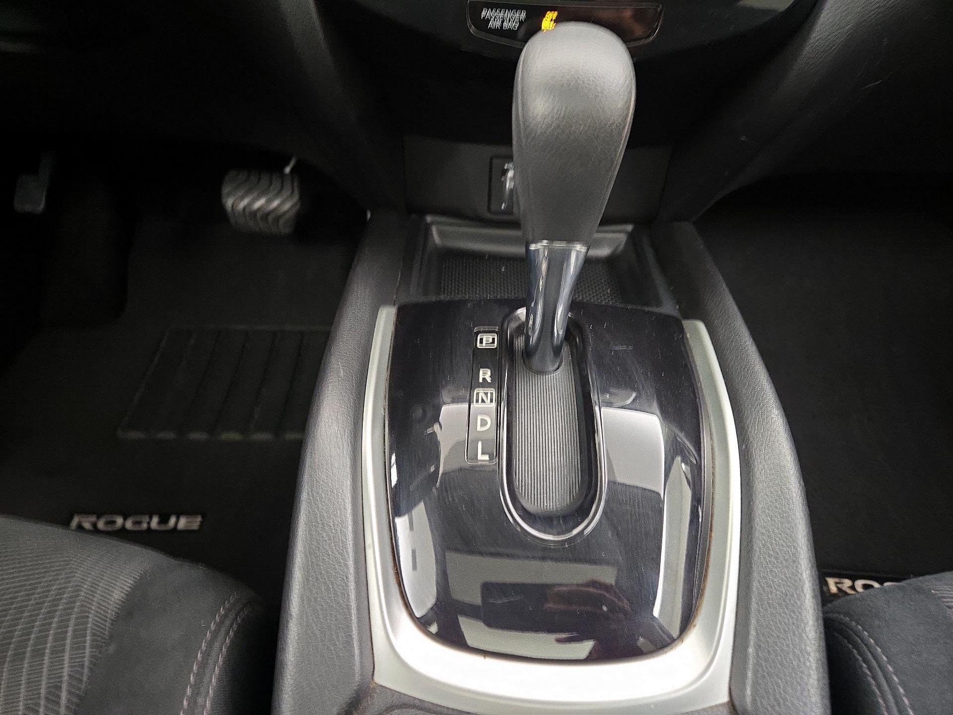 Thumbnail: 2015 Nissan Rogue - 18