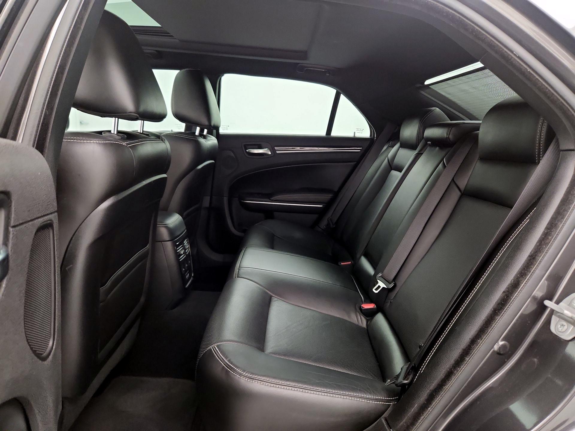 Thumbnail: 2022 Chrysler 300 - 20