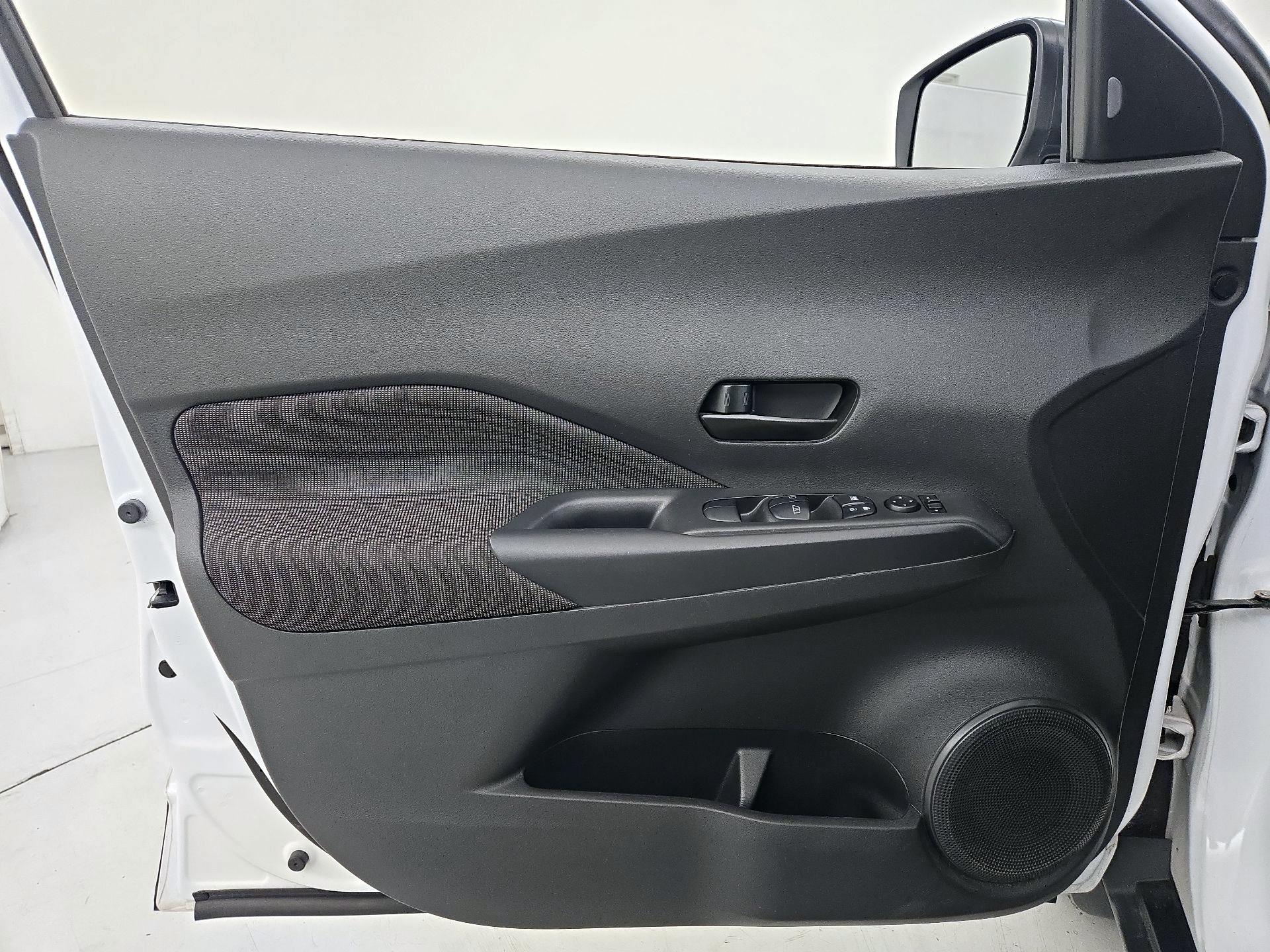 Thumbnail: 2020 Nissan Kicks - 12