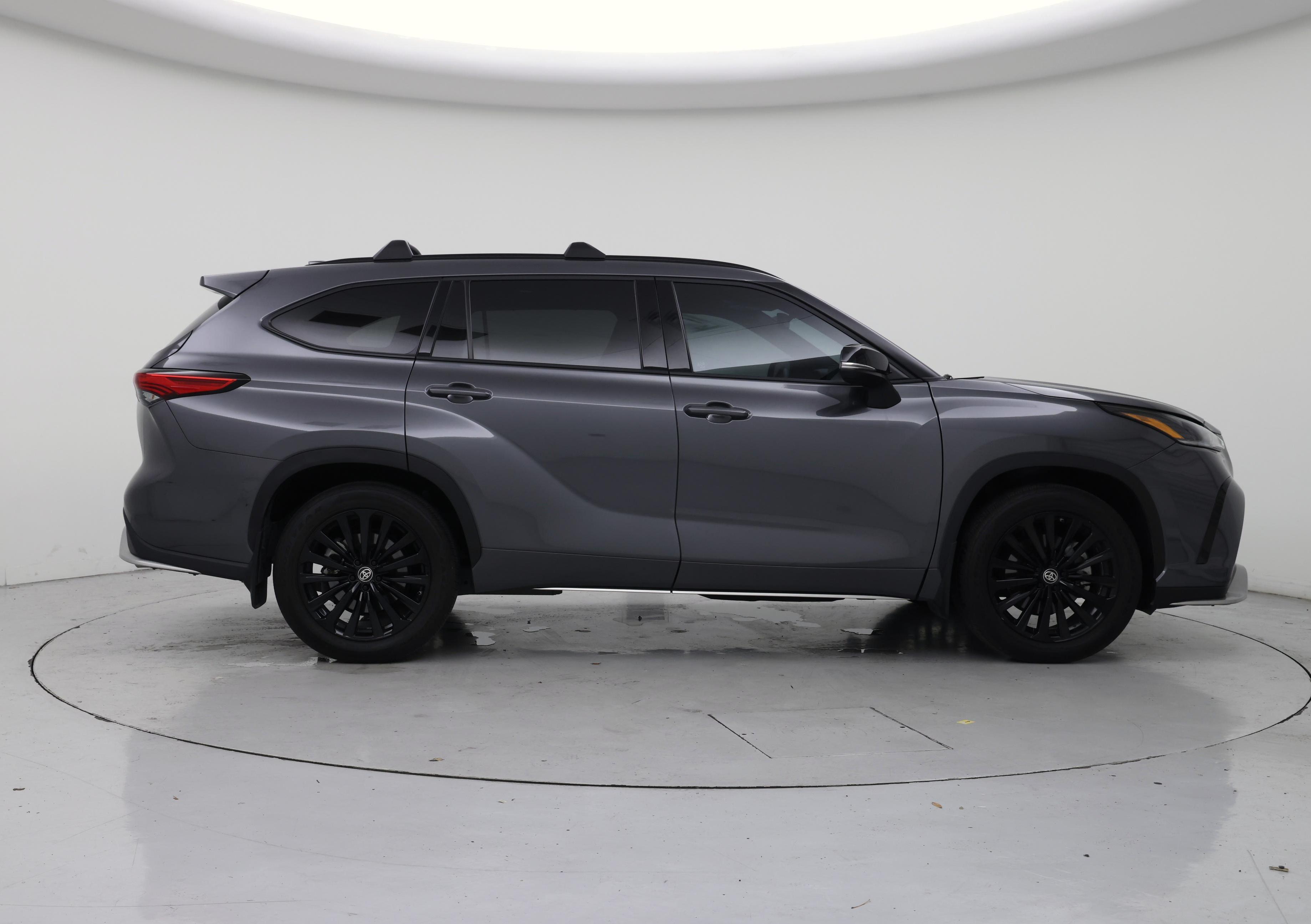 Thumbnail: 2023 Toyota Highlander - 7