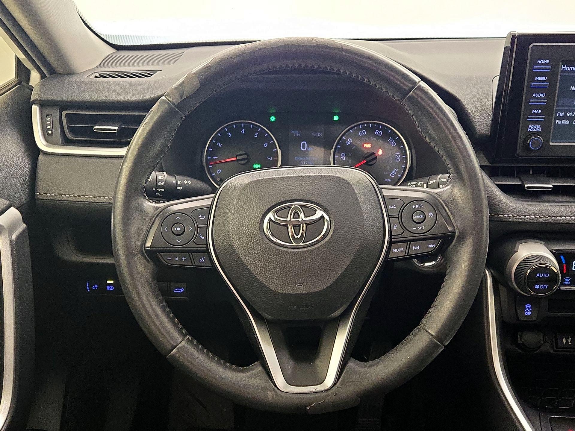 Thumbnail: 2019 Toyota RAV4 - 10