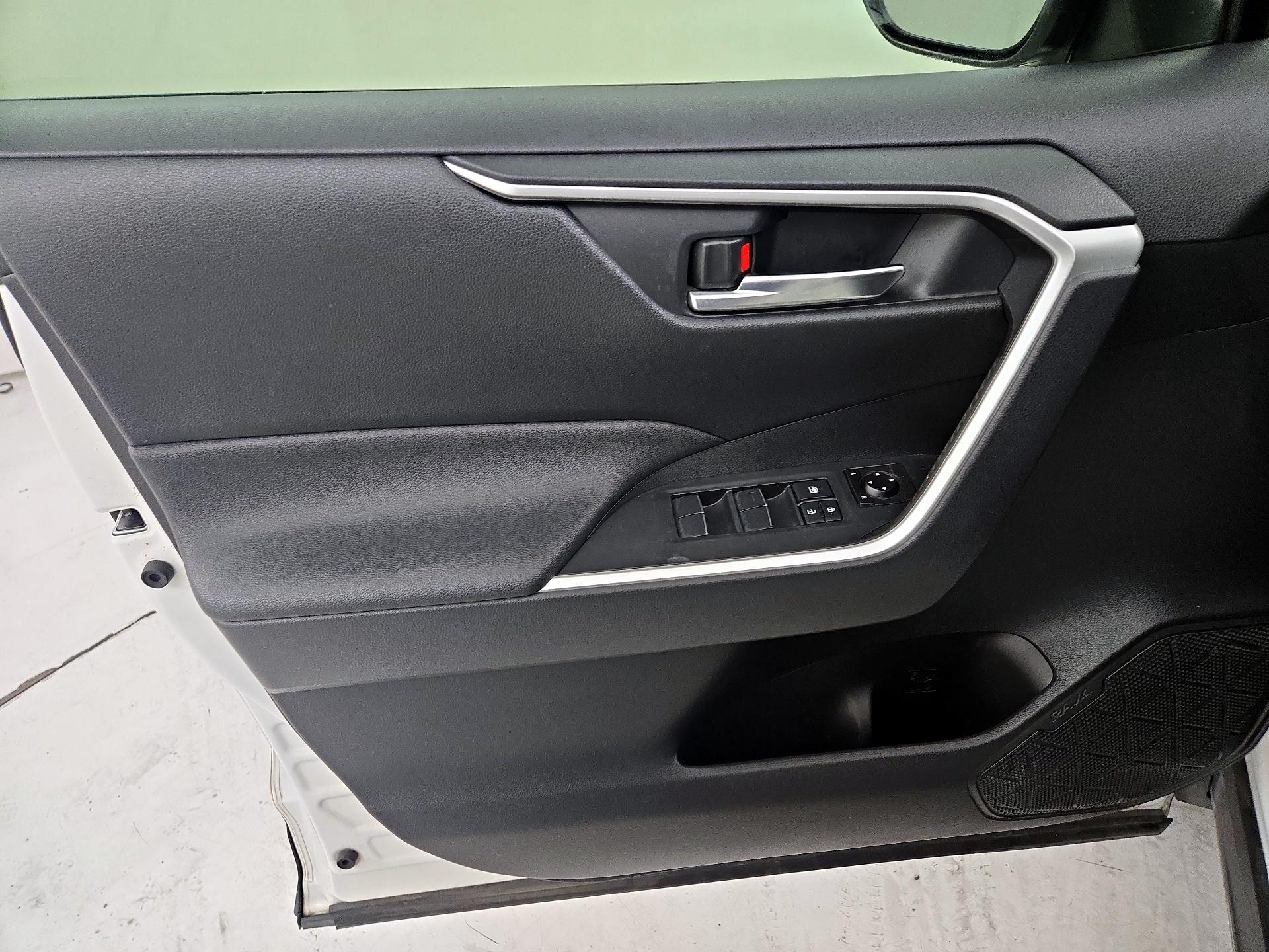 Thumbnail: 2019 Toyota RAV4 - 12
