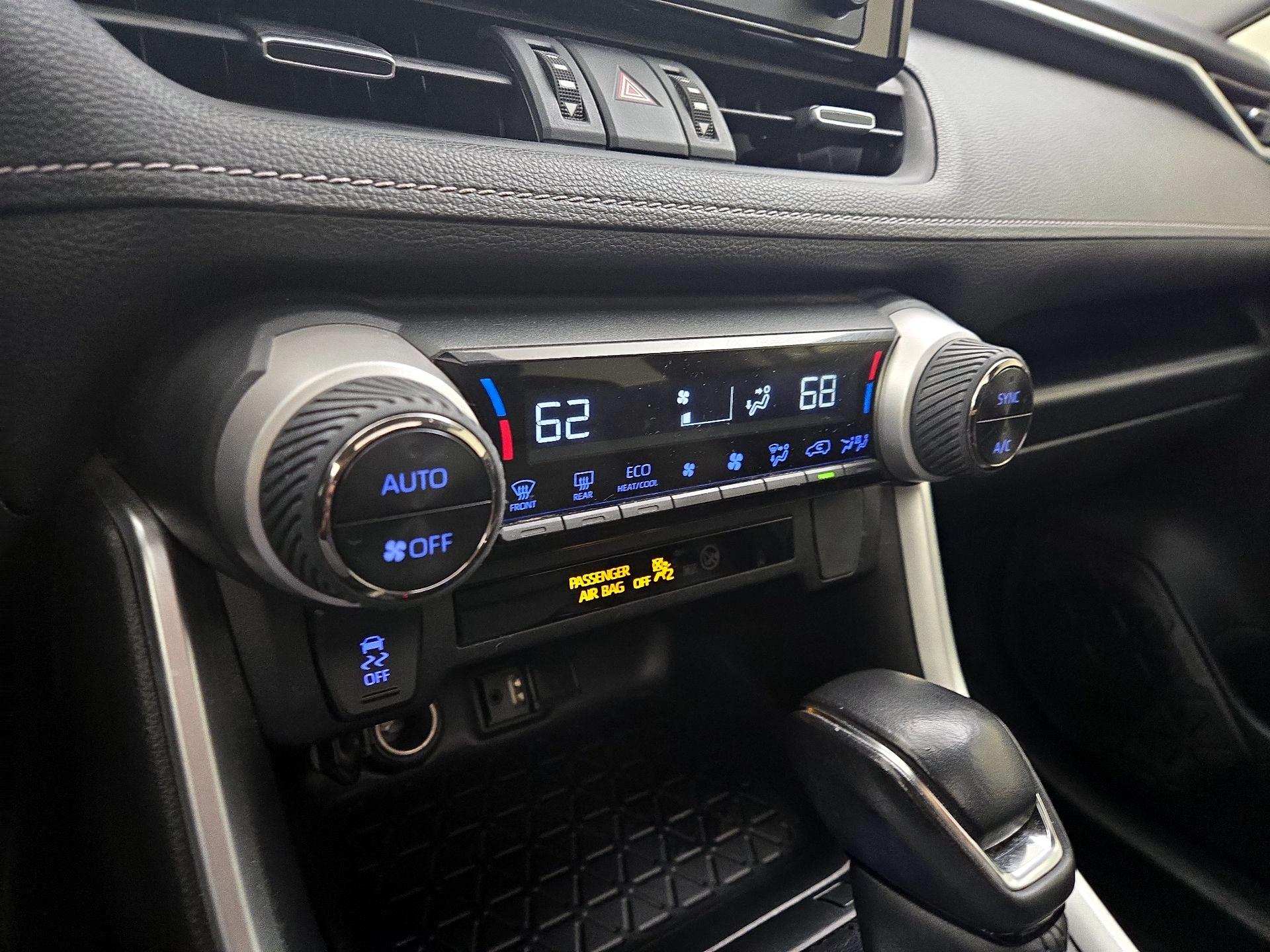 Thumbnail: 2019 Toyota RAV4 - 16