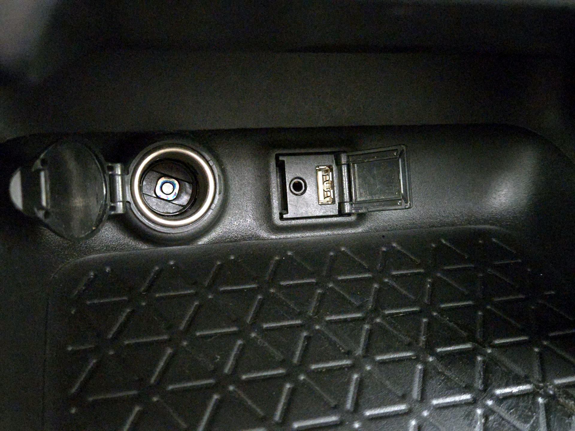 Thumbnail: 2019 Toyota RAV4 - 18