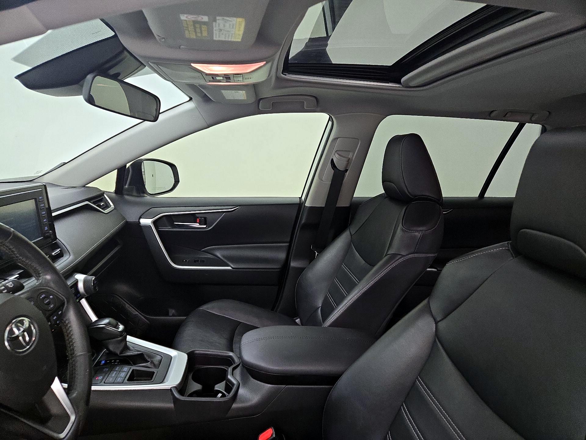 Thumbnail: 2019 Toyota RAV4 - 19
