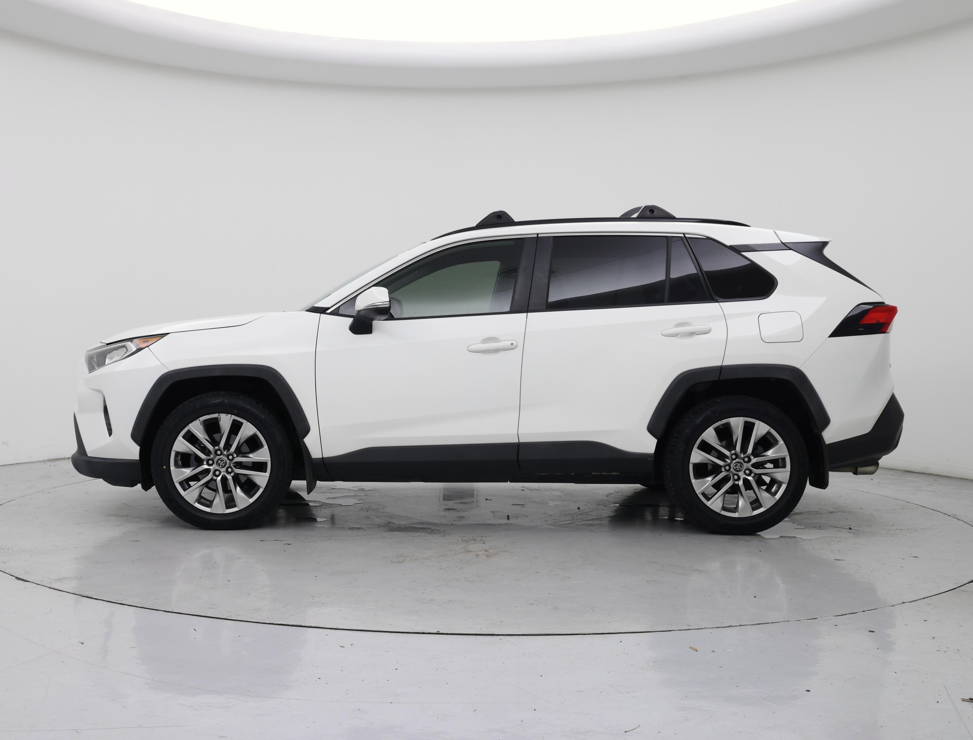 Thumbnail: 2019 Toyota RAV4 - 3