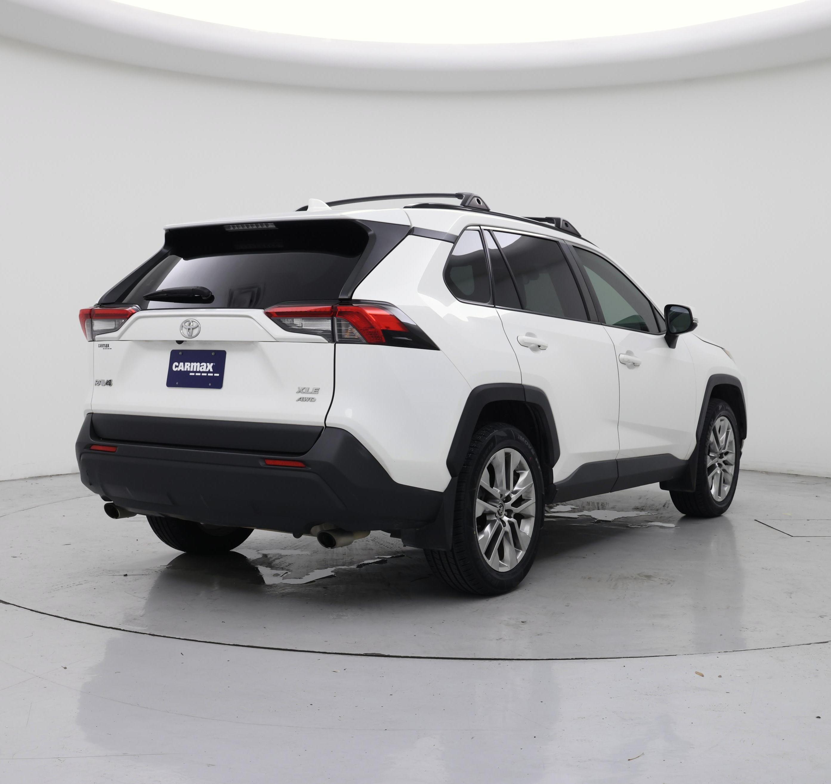 Thumbnail: 2019 Toyota RAV4 - 8