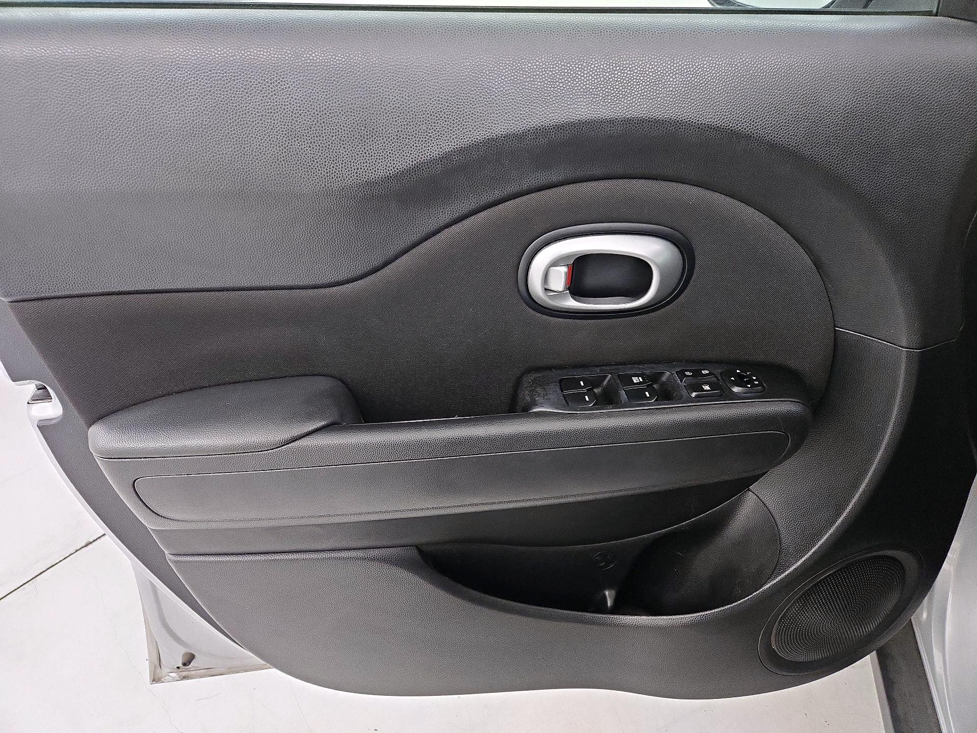 Thumbnail: 2016 Kia Soul - 12
