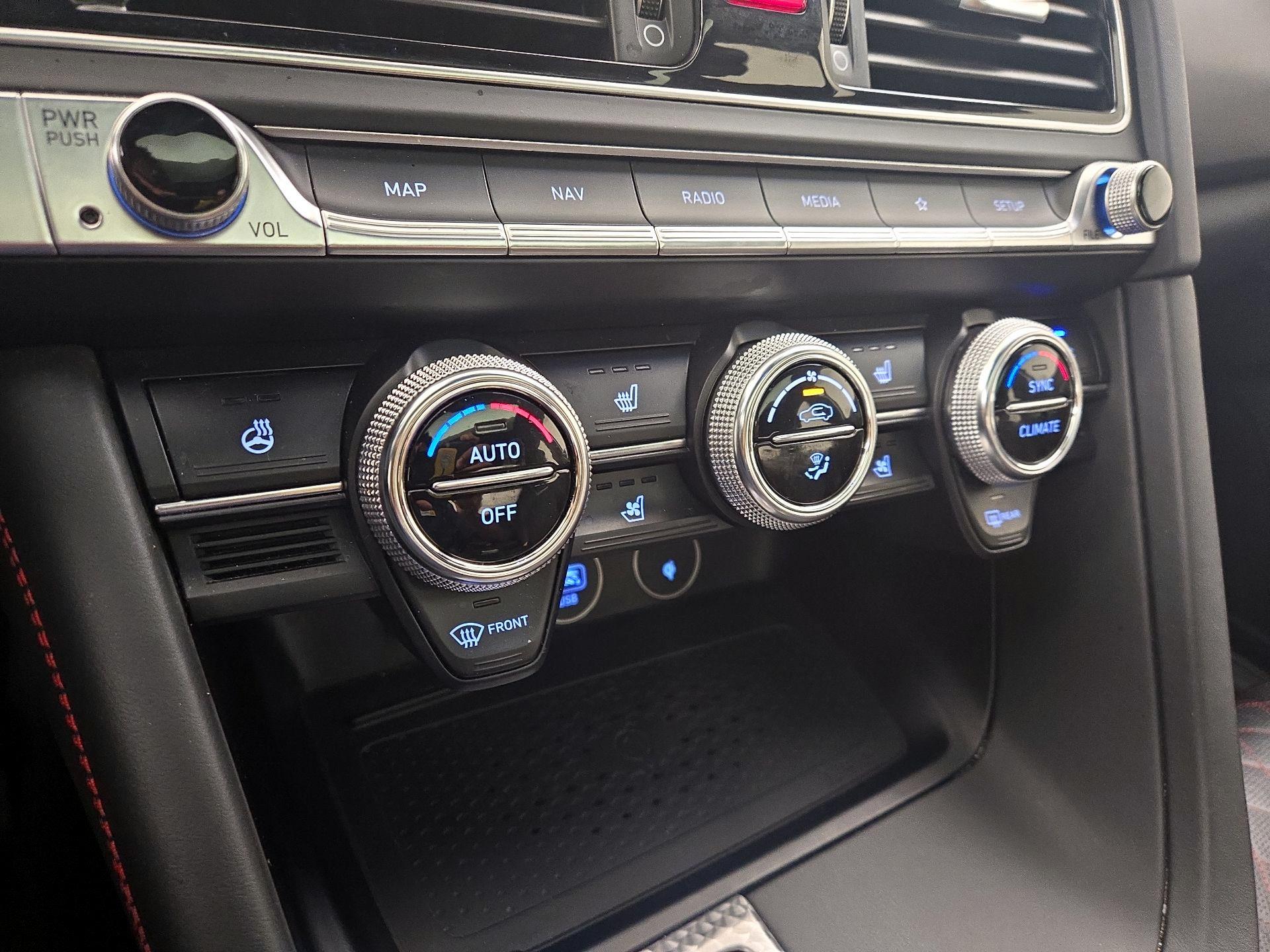 Thumbnail: 2022 Genesis G70 - 17