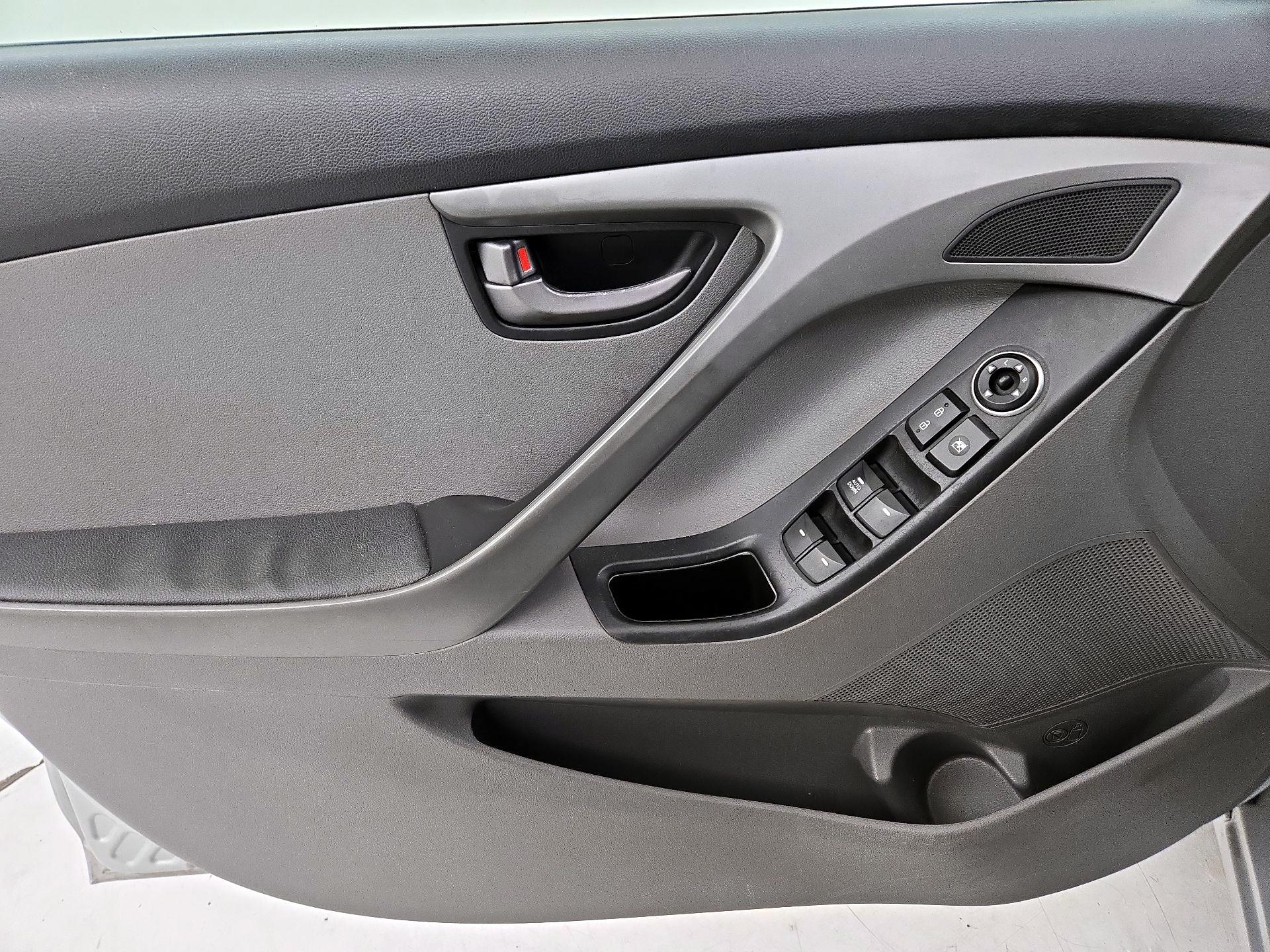 Thumbnail: 2014 Hyundai Elantra - 12