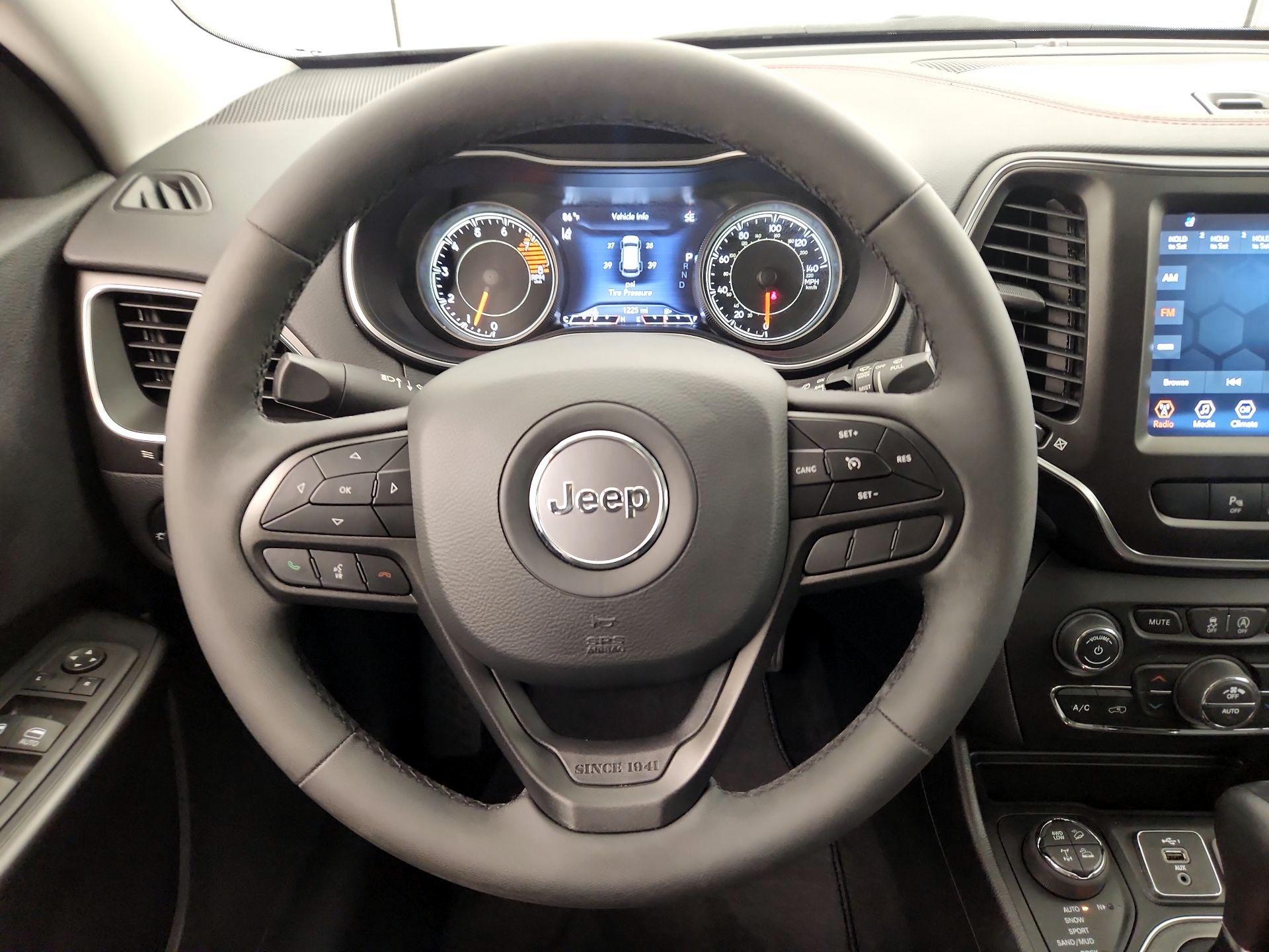 Thumbnail: 2021 Jeep Cherokee - 10