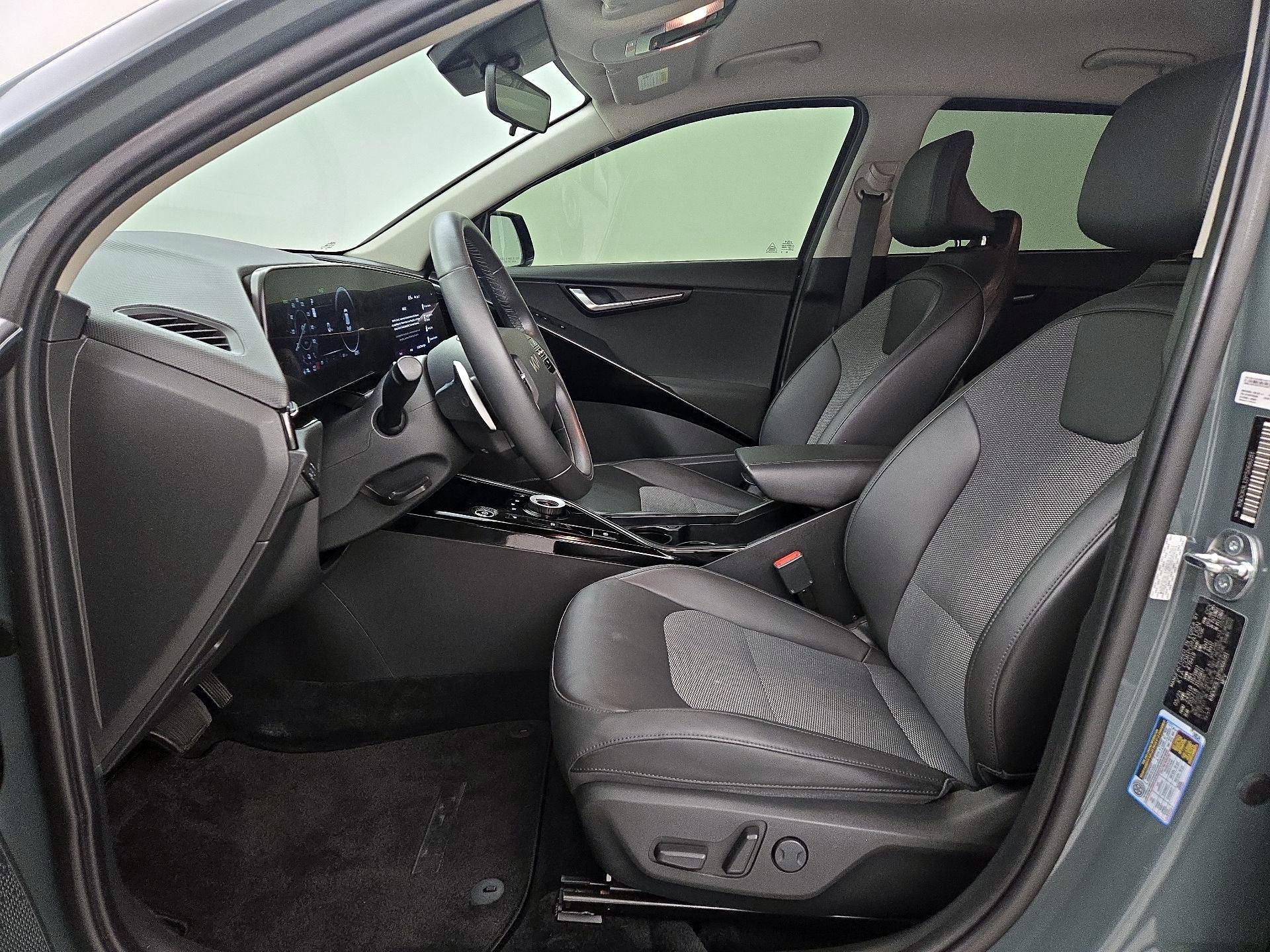 Thumbnail: 2023 Kia Niro - 11