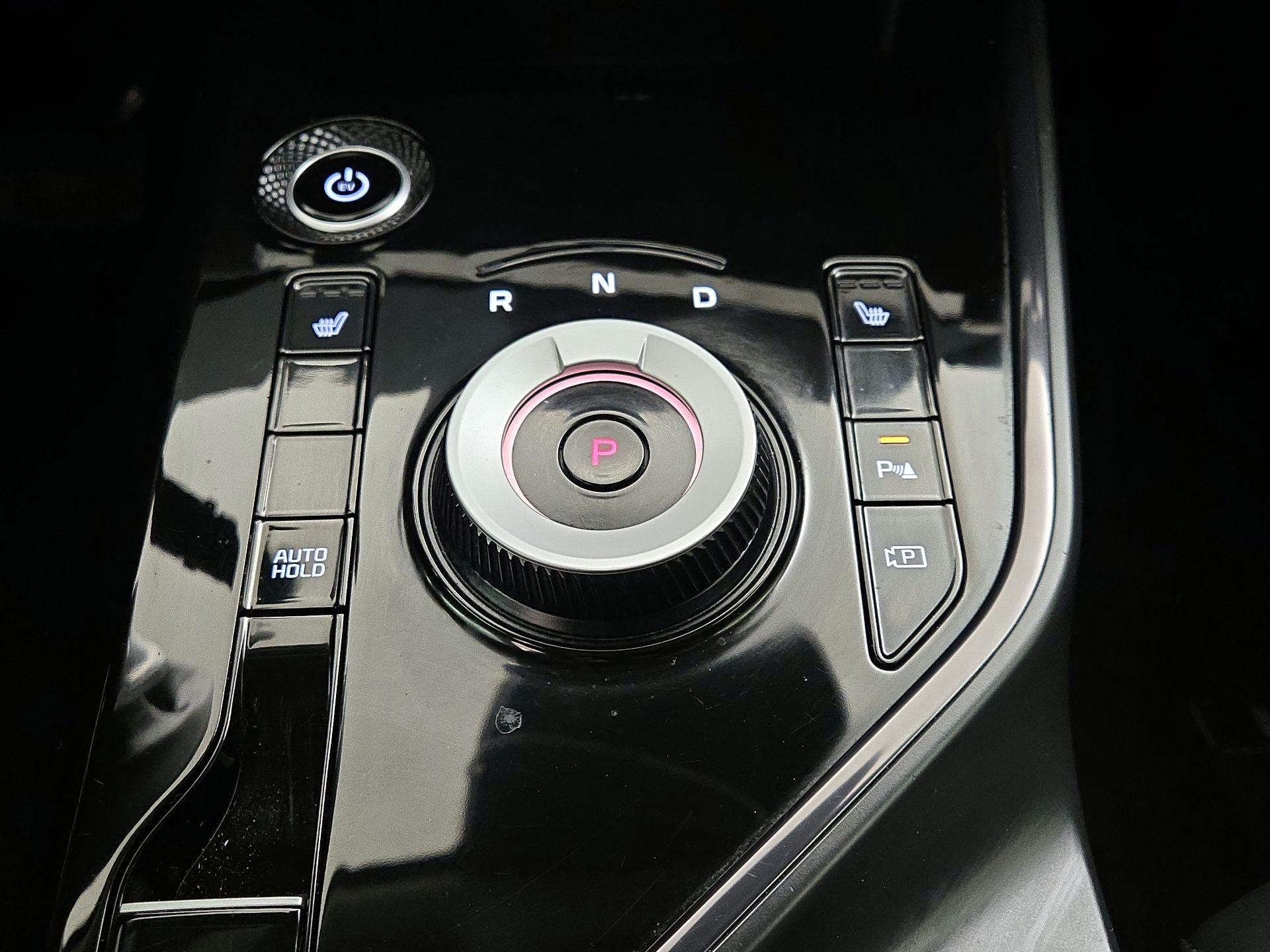 Thumbnail: 2023 Kia Niro - 18
