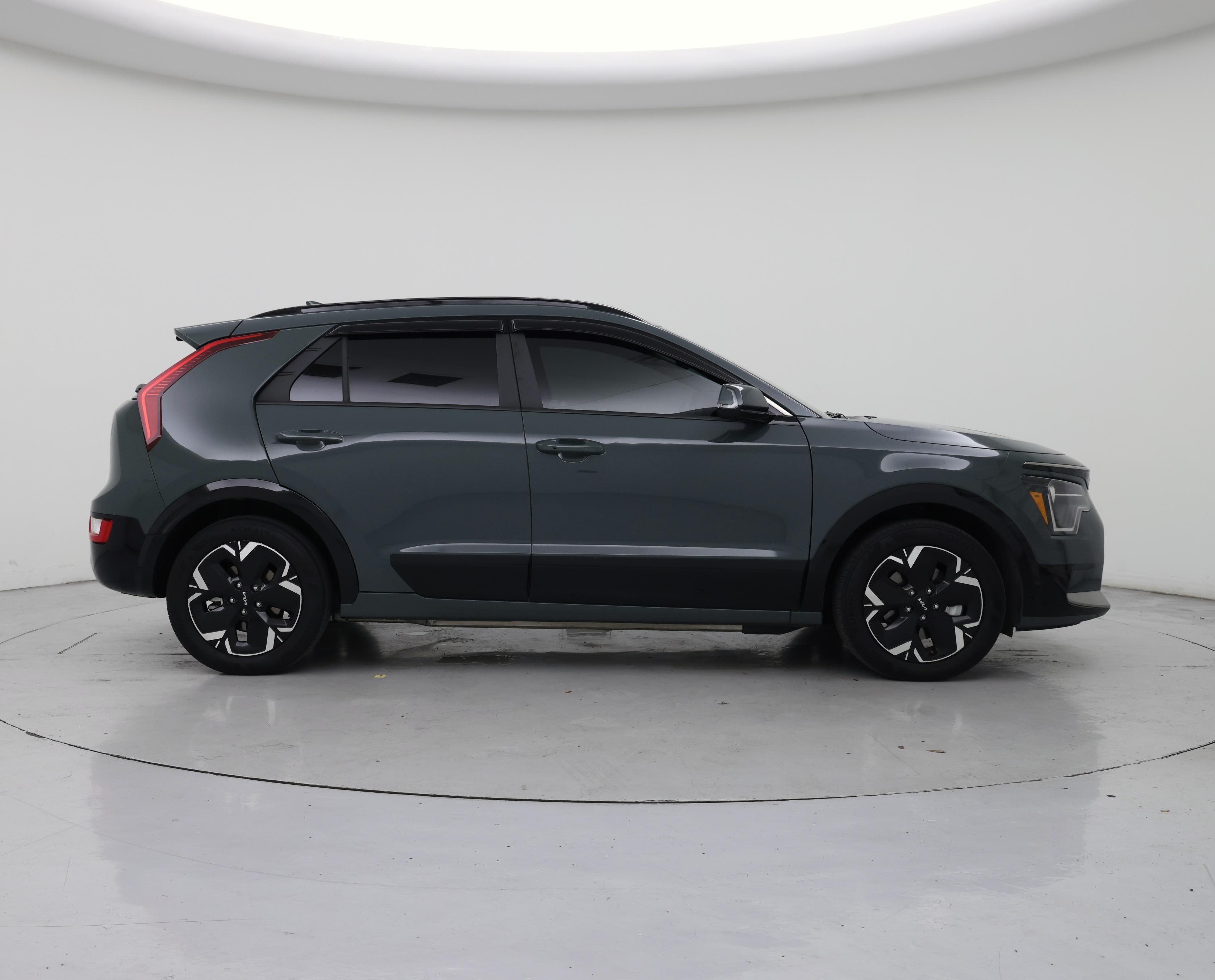 Thumbnail: 2023 Kia Niro - 7