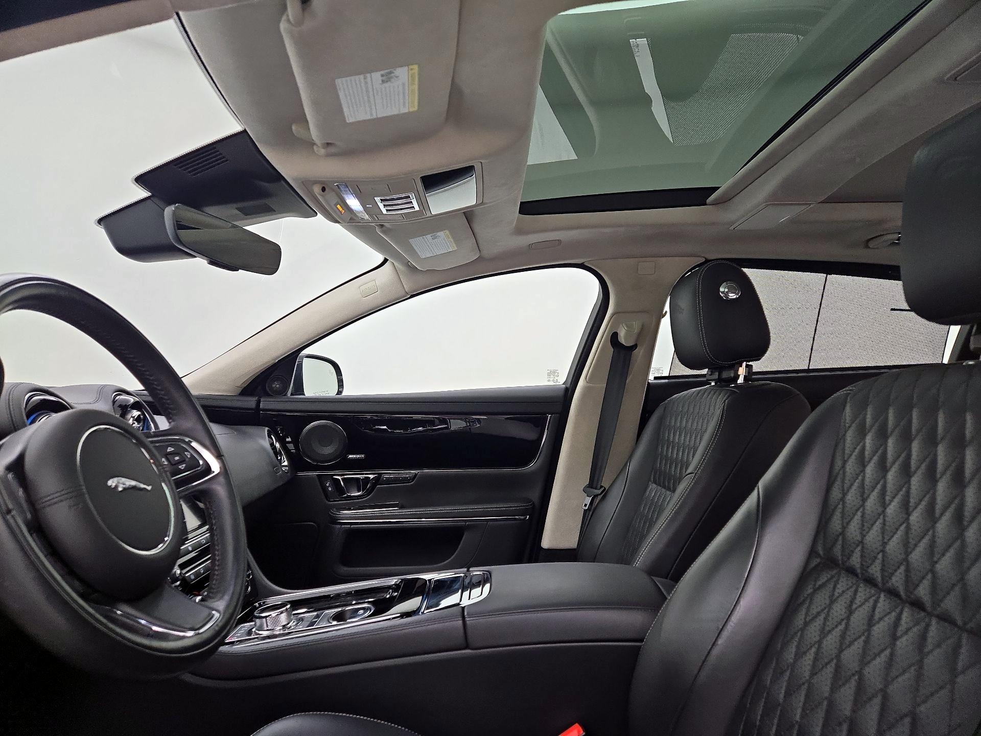 Thumbnail: 2019 Jaguar XJ - 19