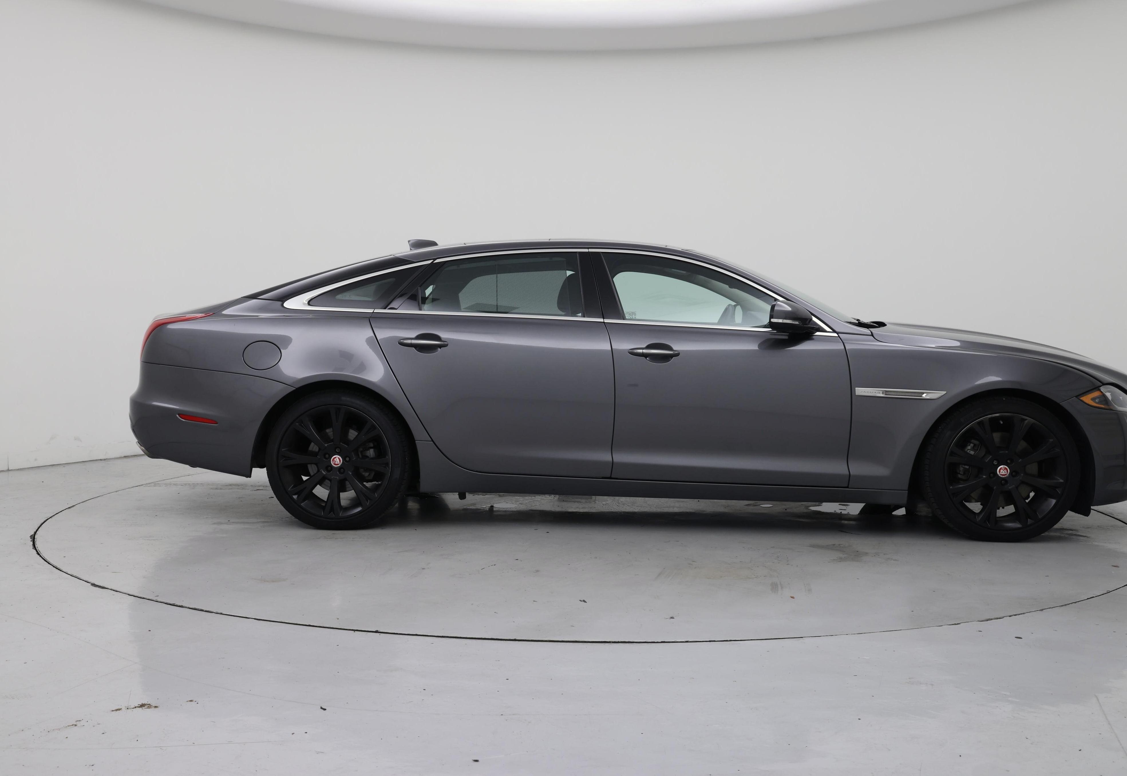 Thumbnail: 2019 Jaguar XJ - 7