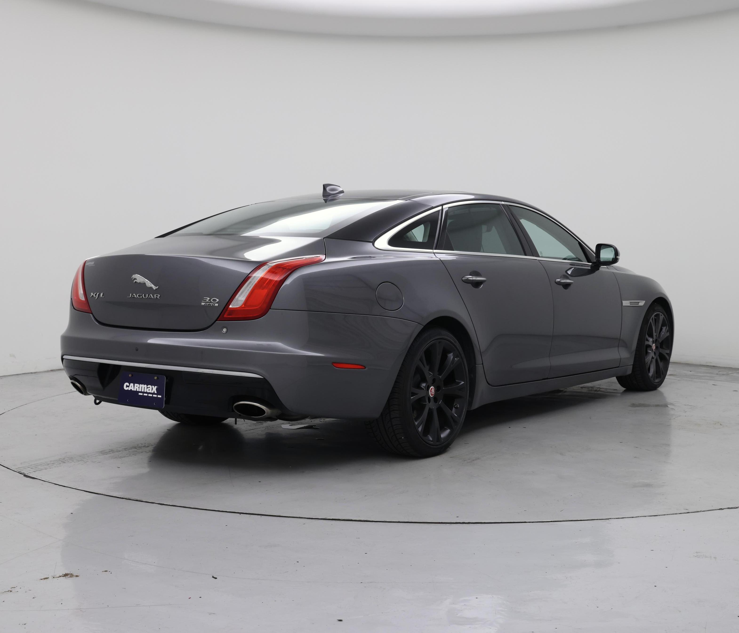 Thumbnail: 2019 Jaguar XJ - 8