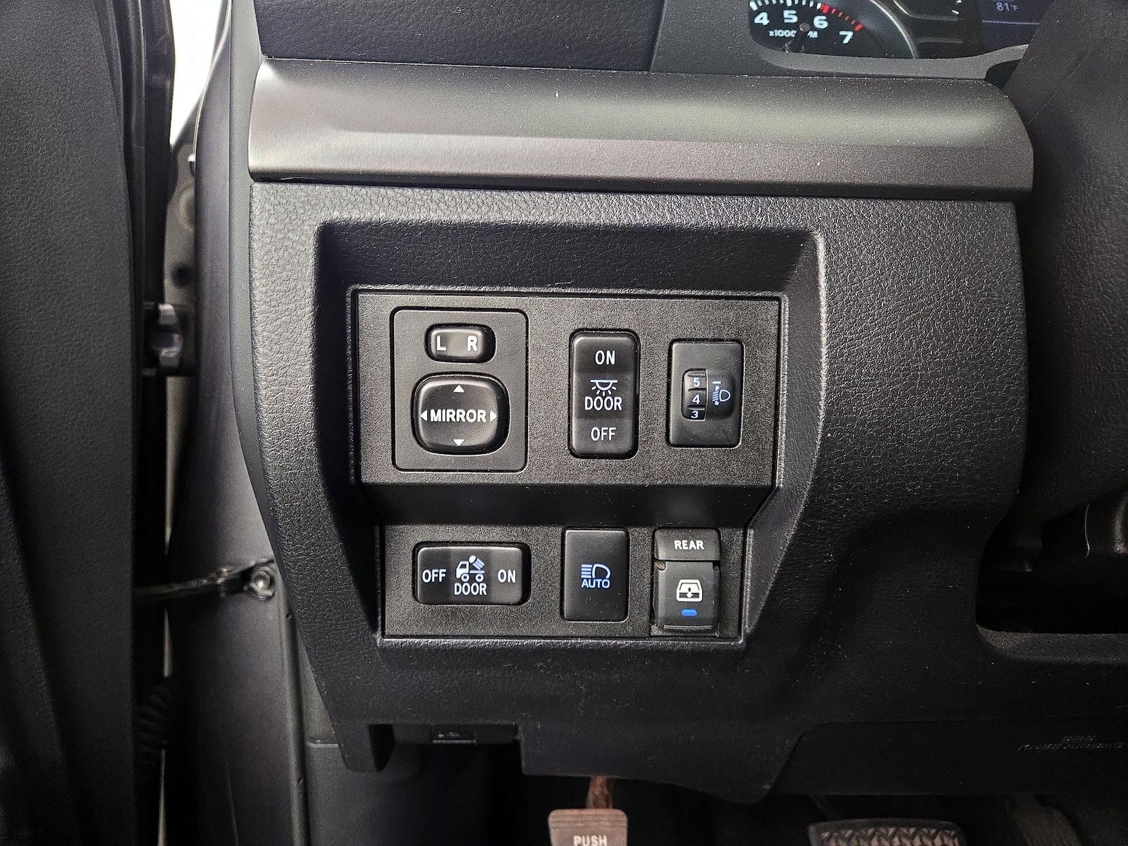 2018 Toyota Tundra SR5 - Photo 14
