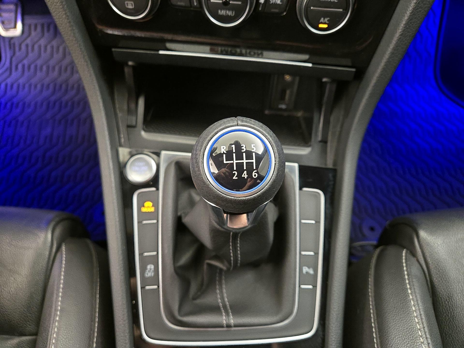 Thumbnail: 2017 Volkswagen Golf - 18