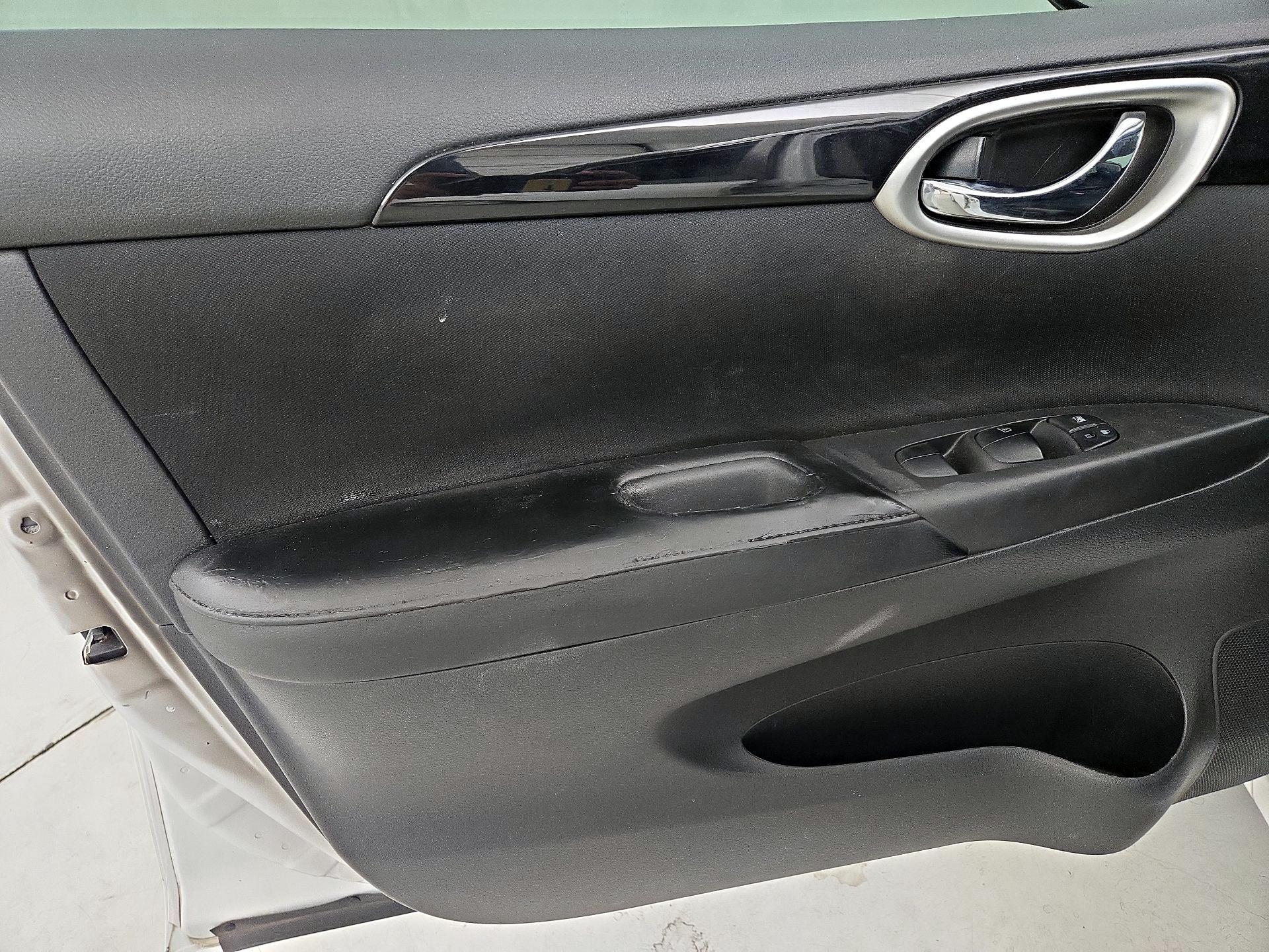 Thumbnail: 2019 Nissan Sentra - 12
