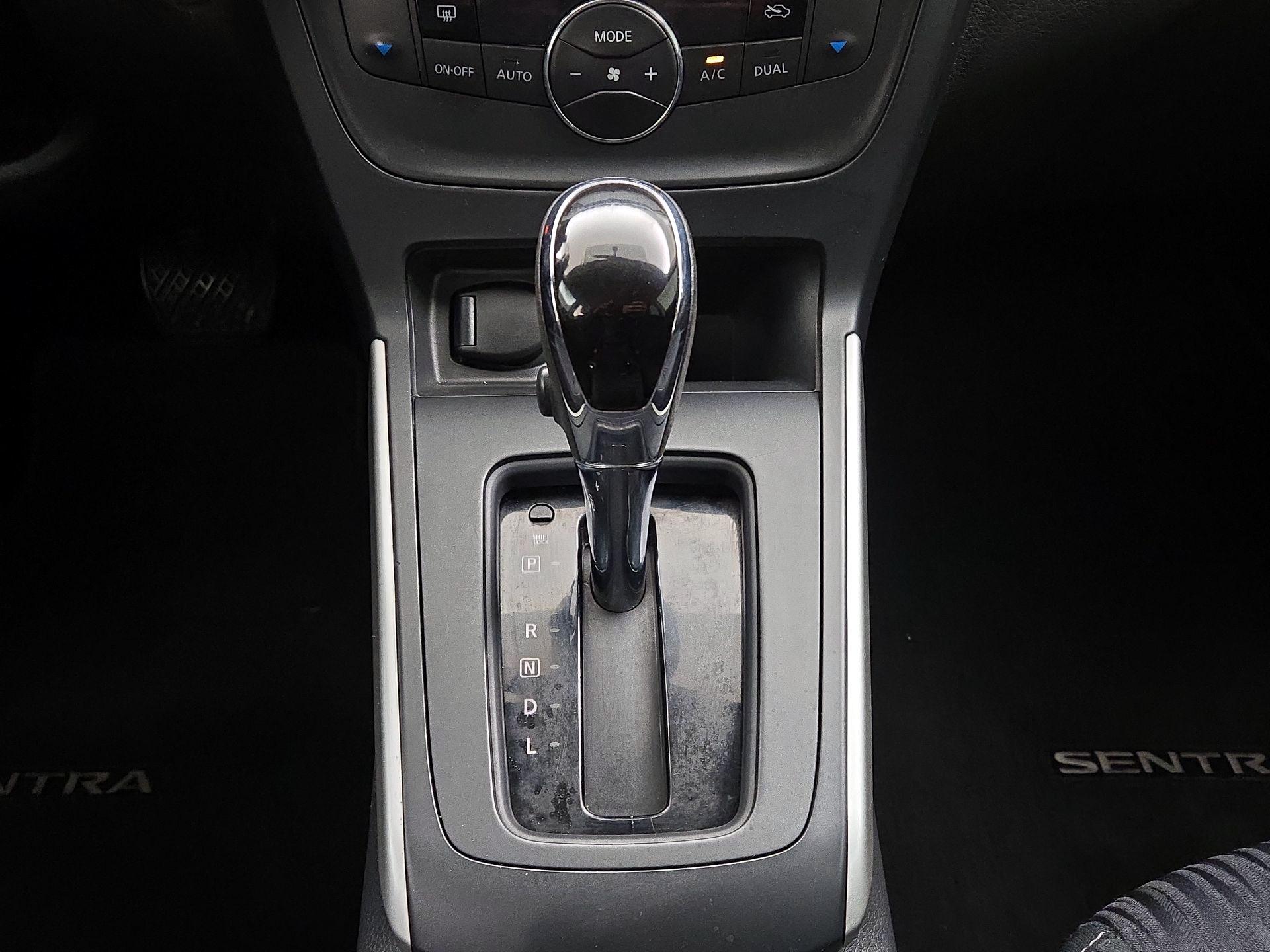 Thumbnail: 2019 Nissan Sentra - 17