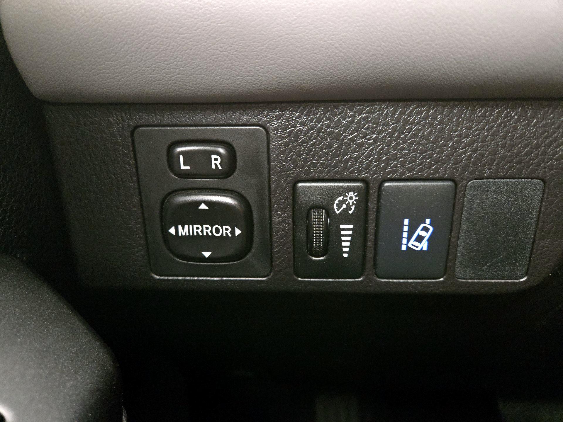 Thumbnail: 2018 Toyota RAV4 - 13