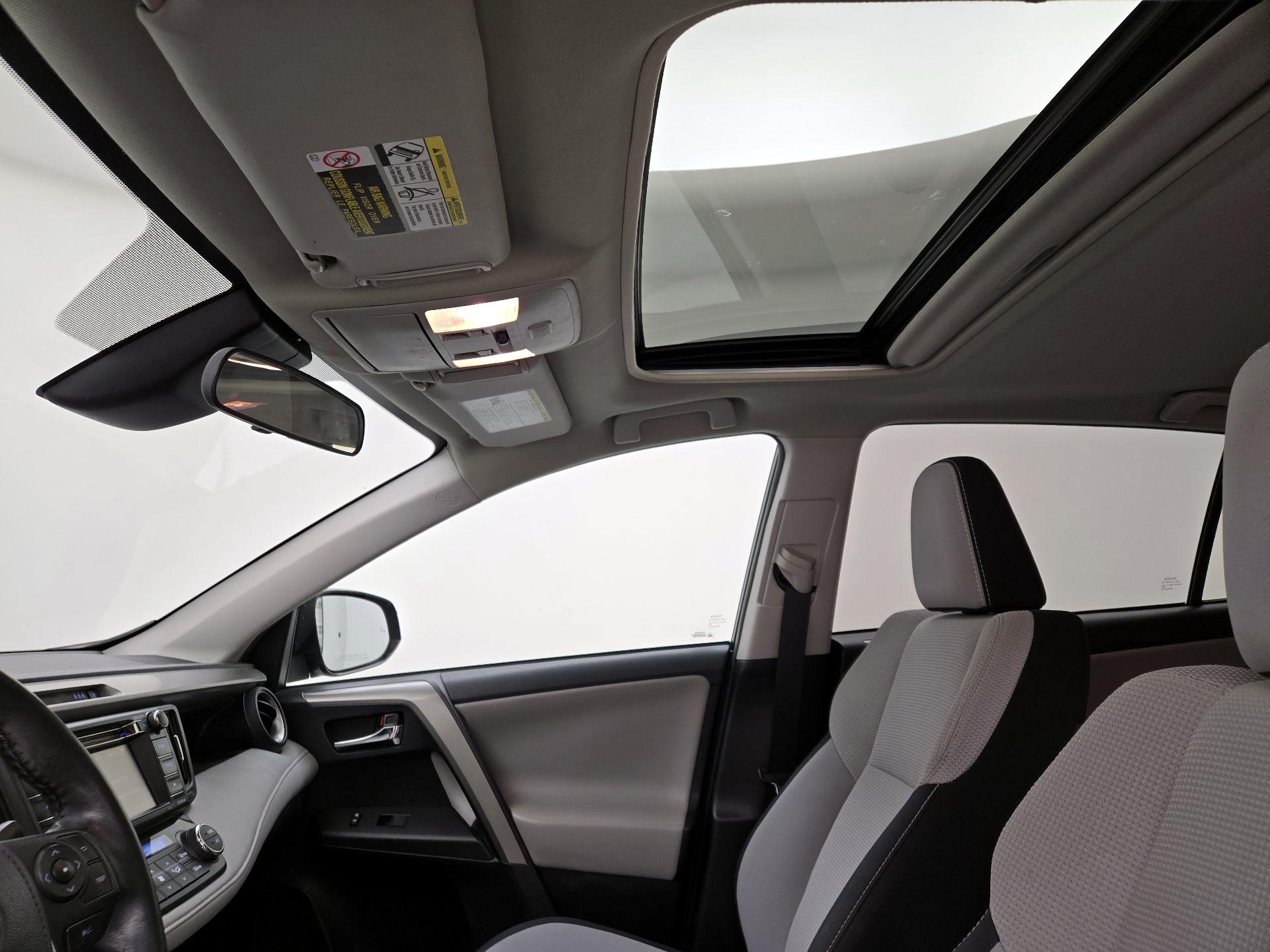 Thumbnail: 2018 Toyota RAV4 - 19