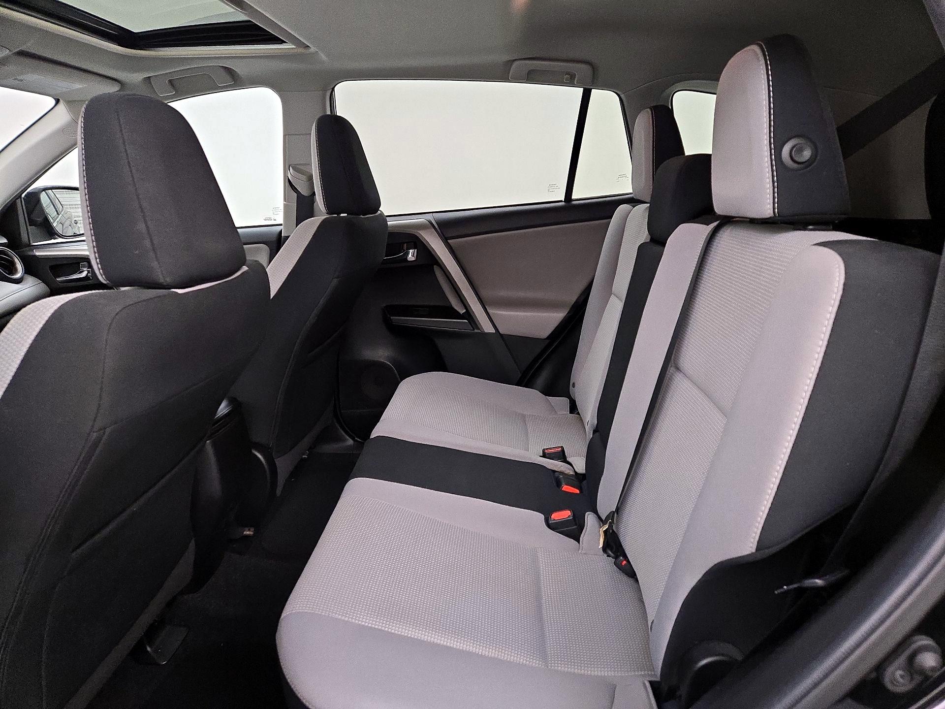 Thumbnail: 2018 Toyota RAV4 - 20
