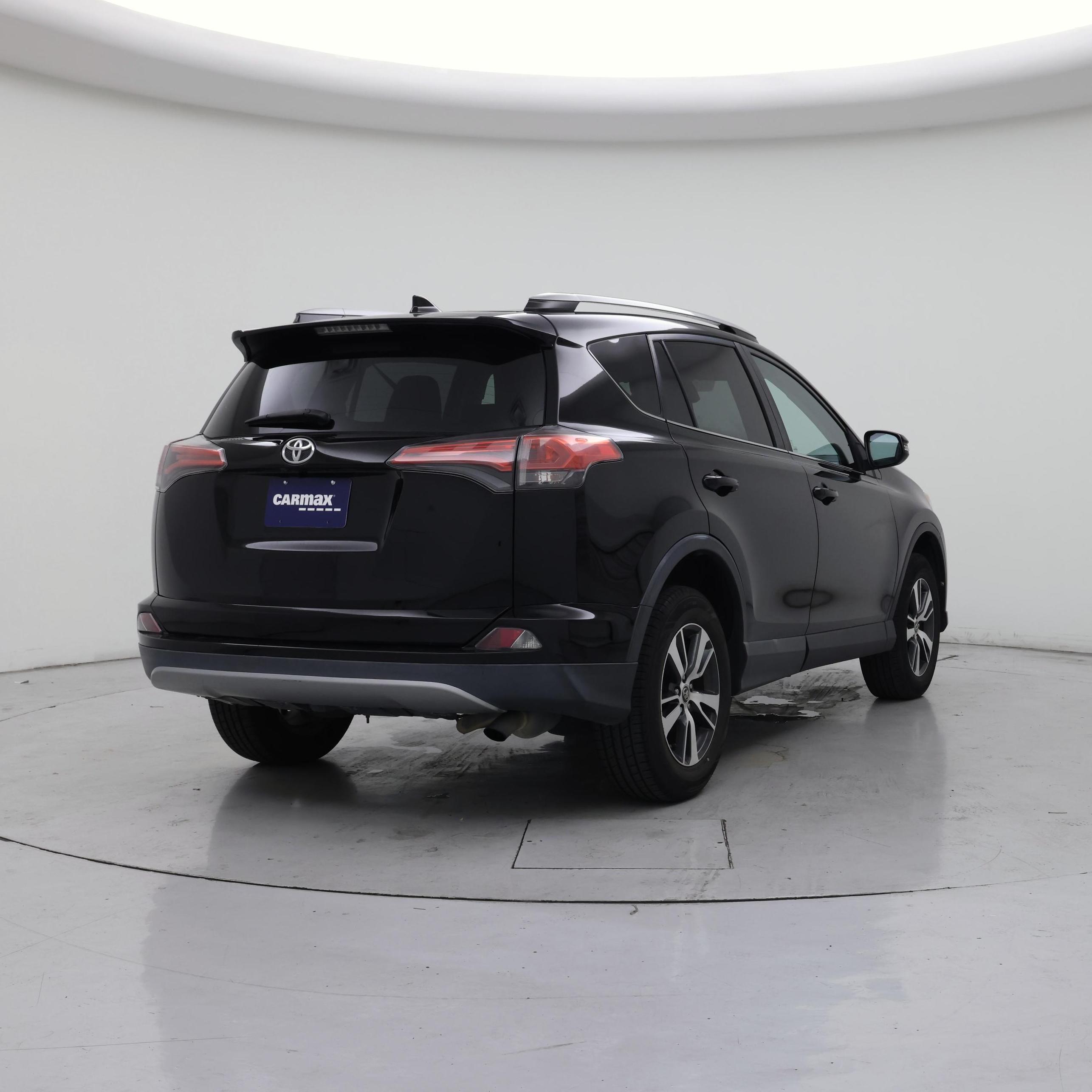 Thumbnail: 2018 Toyota RAV4 - 8