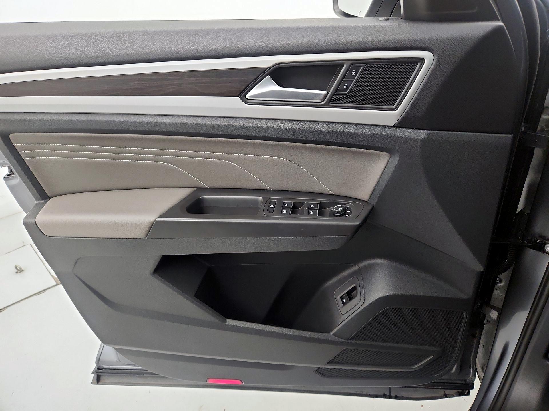 Thumbnail: 2023 Volkswagen Atlas - 12