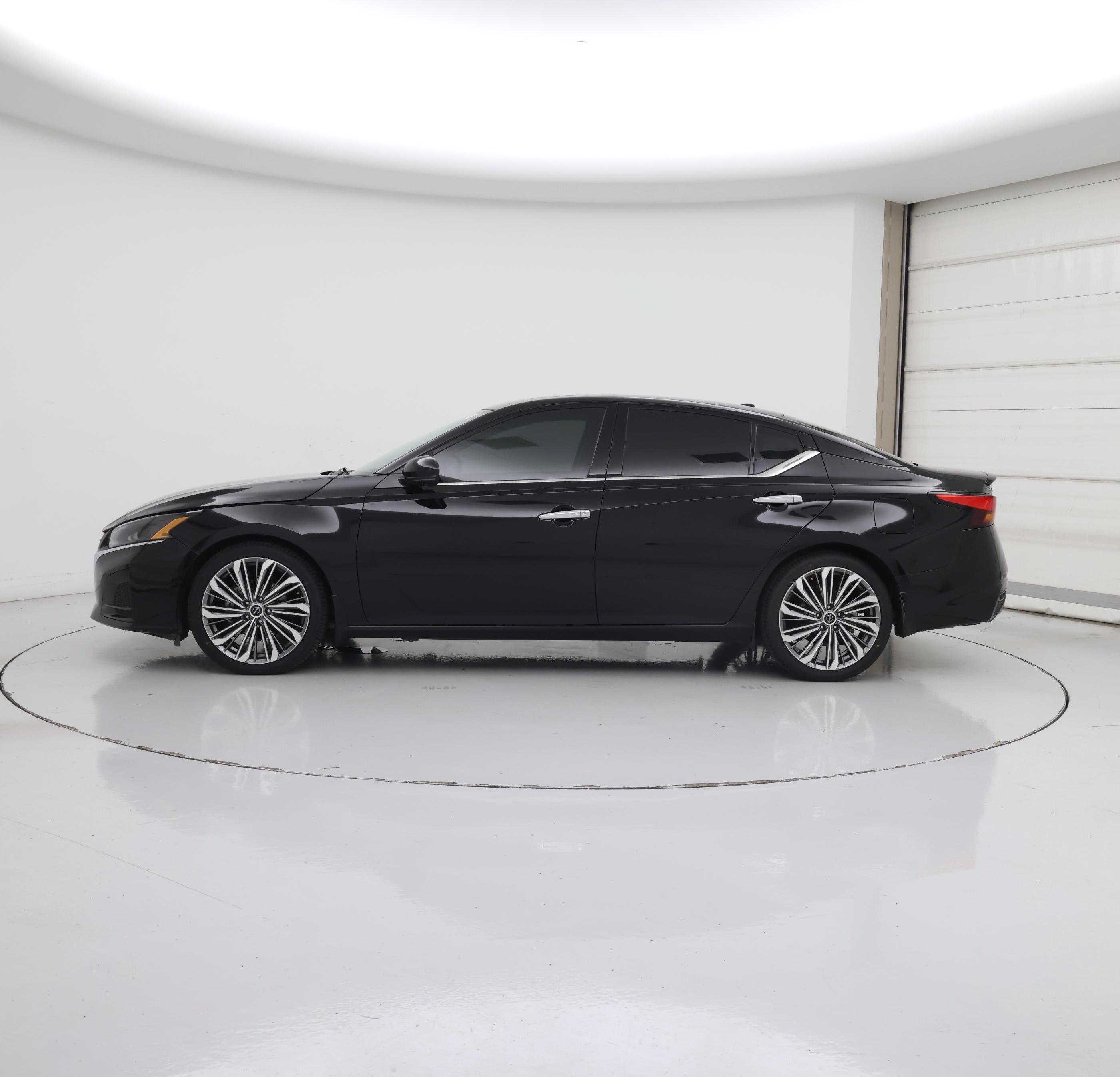 Thumbnail: 2023 Nissan Altima - 3