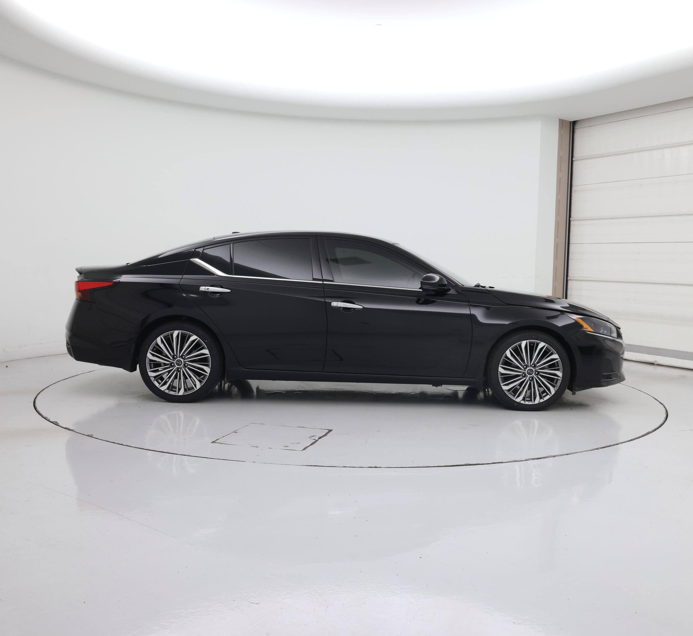 Thumbnail: 2023 Nissan Altima - 7
