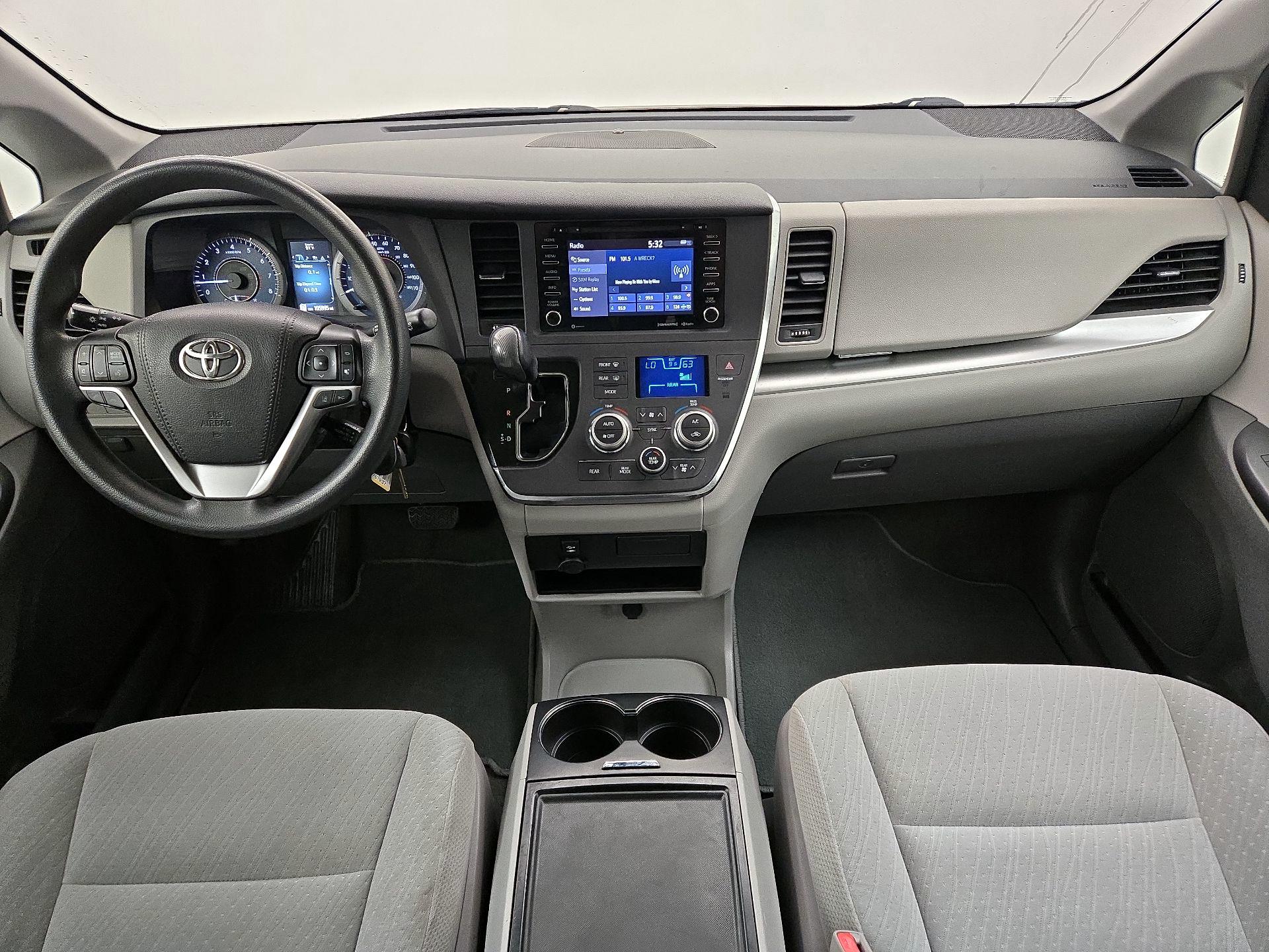 Thumbnail: 2018 Toyota Sienna - 9