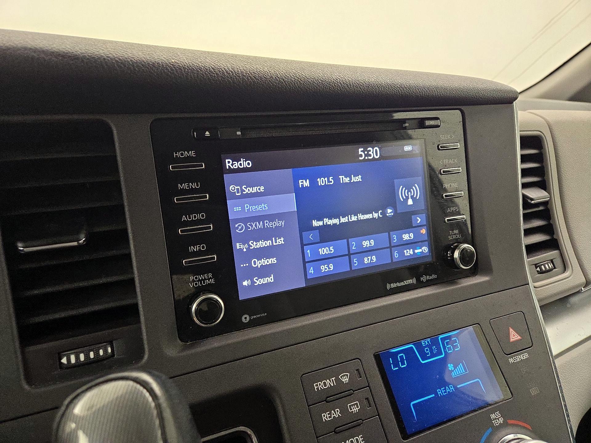 Thumbnail: 2018 Toyota Sienna - 15